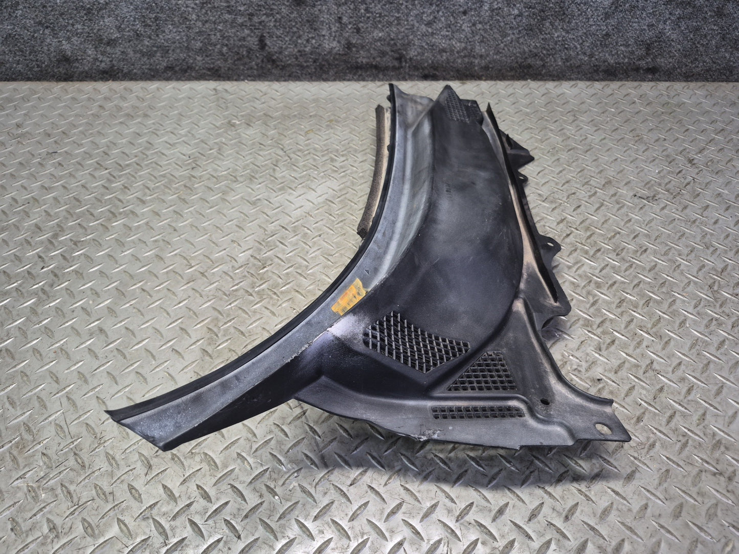 05-06 Nissan 350Z Z33 Convertible Front Windshield Cowl Trim Cover Panel Set OEM