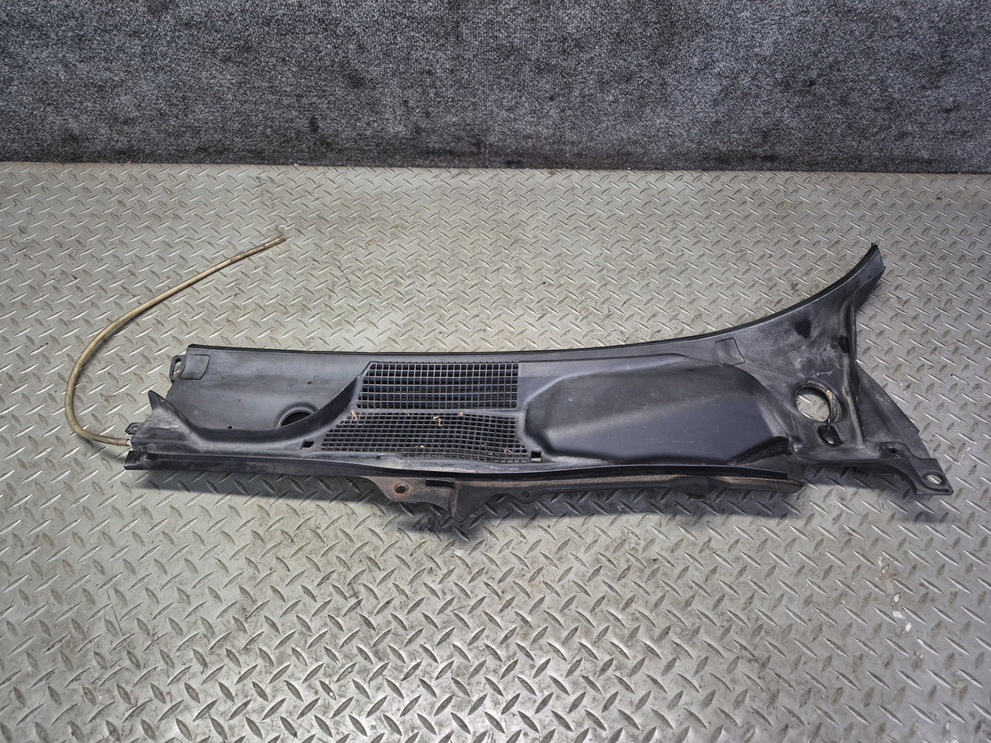 05-06 Nissan 350Z Z33 Convertible Front Windshield Cowl Trim Cover Panel Set OEM