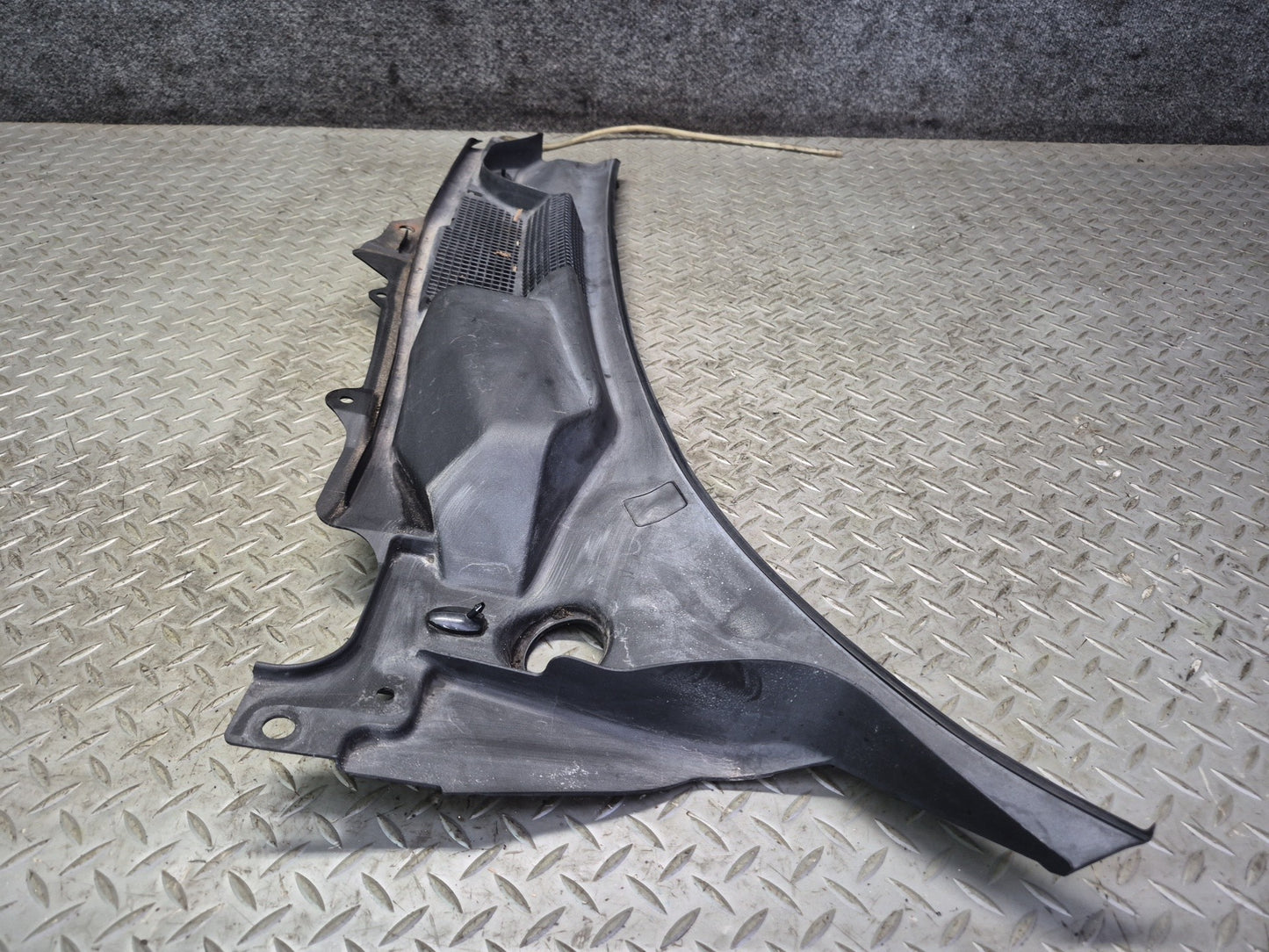05-06 Nissan 350Z Z33 Convertible Front Windshield Cowl Trim Cover Panel Set OEM