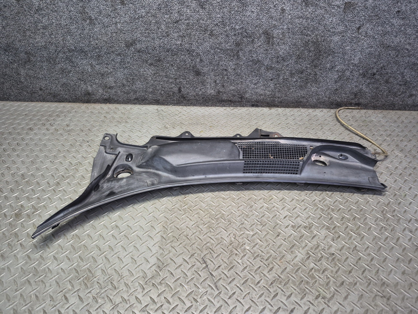 05-06 Nissan 350Z Z33 Convertible Front Windshield Cowl Trim Cover Panel Set OEM