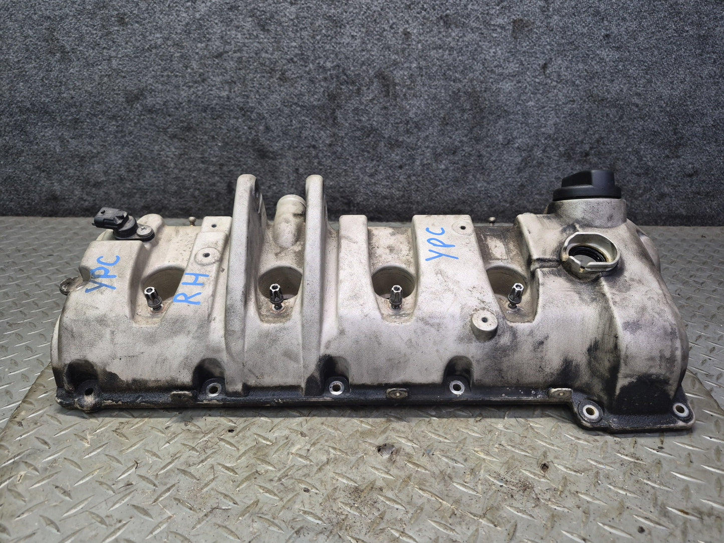 2011-2018 Porsche Cayenne 958 4.8L Engine Right Cylinder Head Valve Cover OEM