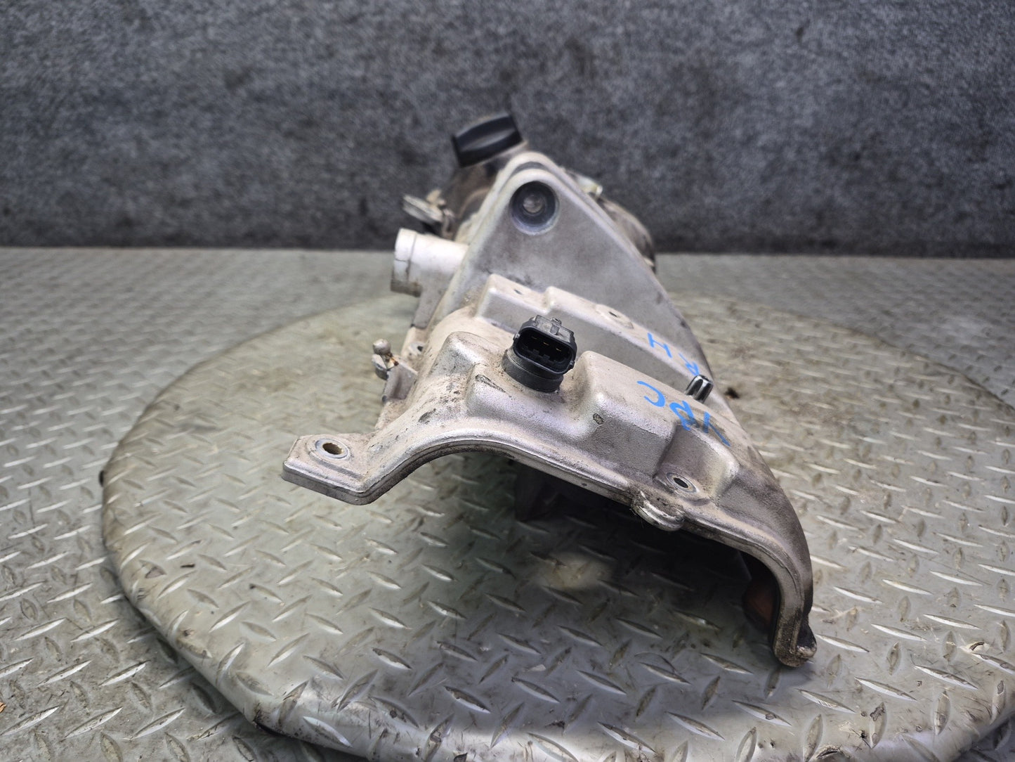 2011-2018 Porsche Cayenne 958 4.8L Engine Right Cylinder Head Valve Cover OEM