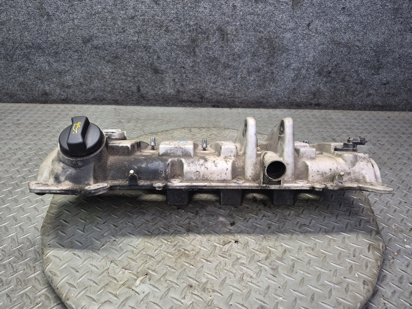 2011-2018 Porsche Cayenne 958 4.8L Engine Right Cylinder Head Valve Cover OEM