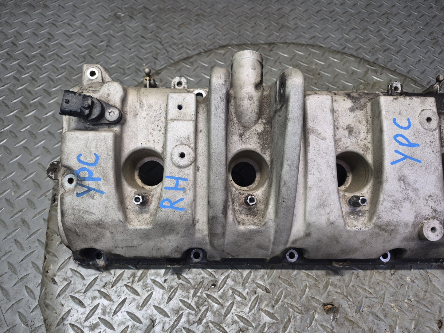 2011-2018 Porsche Cayenne 958 4.8L Engine Right Cylinder Head Valve Cover OEM