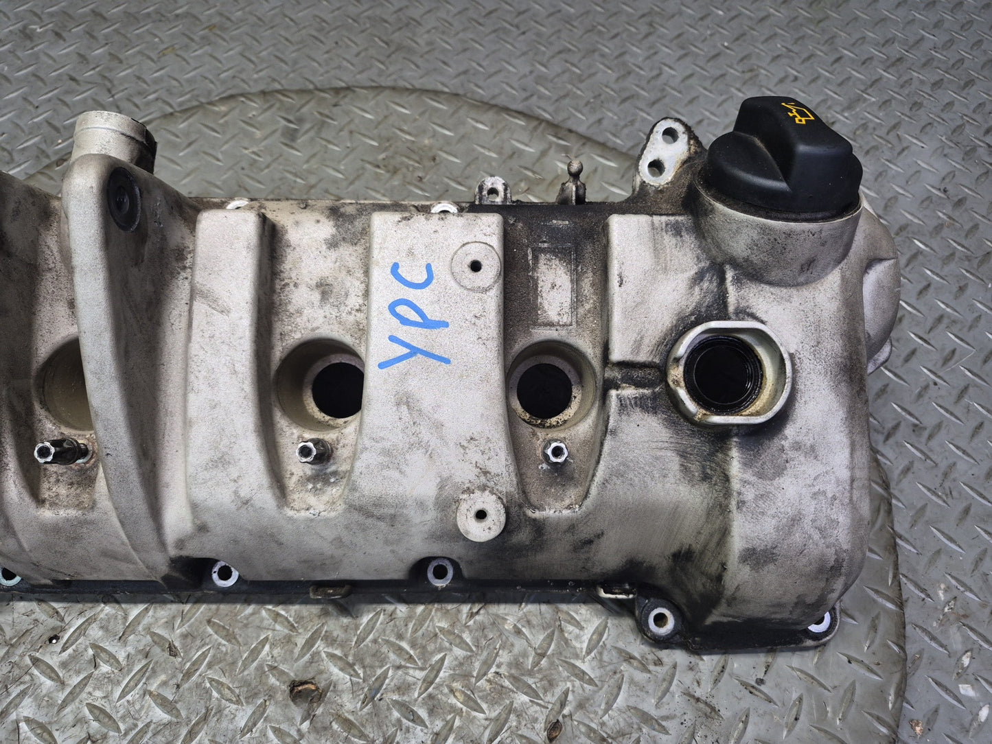 2011-2018 Porsche Cayenne 958 4.8L Engine Right Cylinder Head Valve Cover OEM