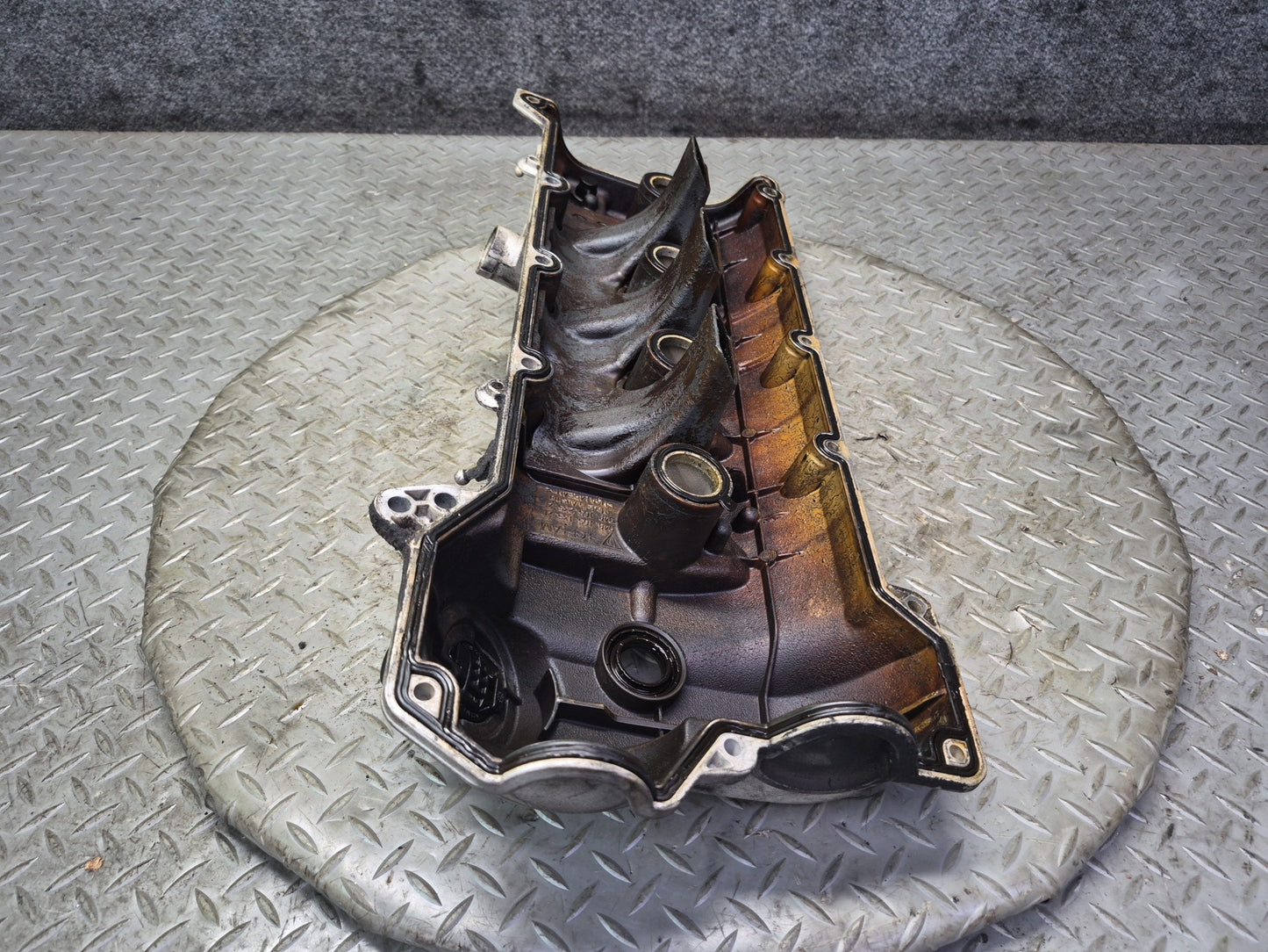2011-2018 Porsche Cayenne 958 4.8L Engine Right Cylinder Head Valve Cover OEM
