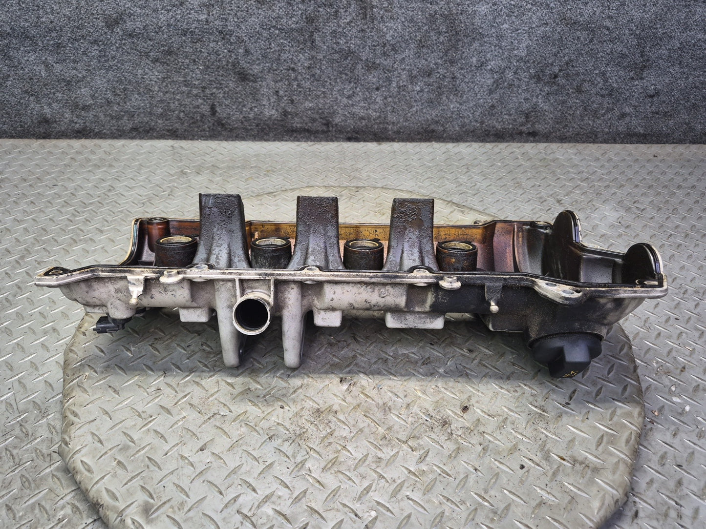 2011-2018 Porsche Cayenne 958 4.8L Engine Right Cylinder Head Valve Cover OEM