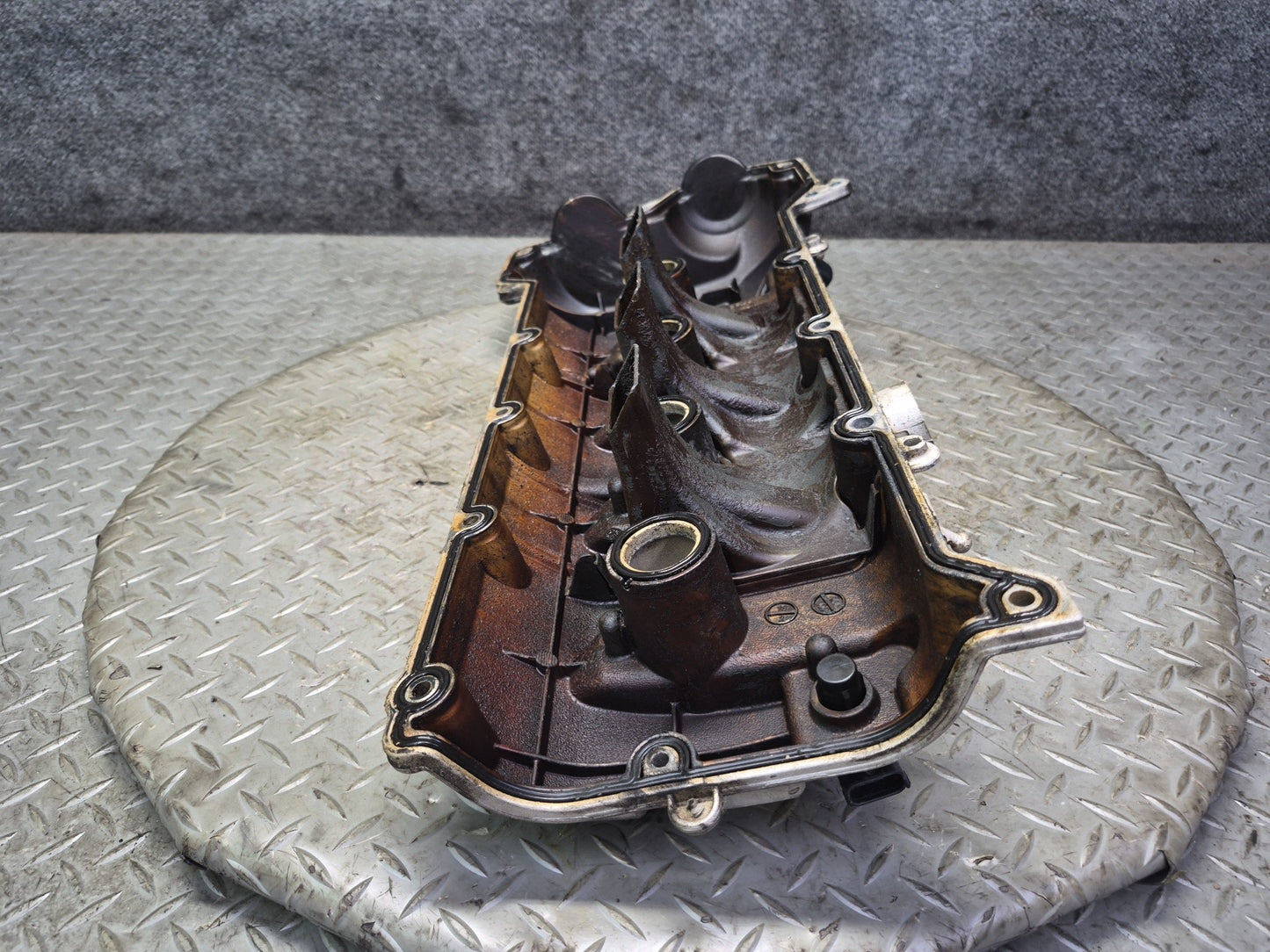 2011-2018 Porsche Cayenne 958 4.8L Engine Right Cylinder Head Valve Cover OEM