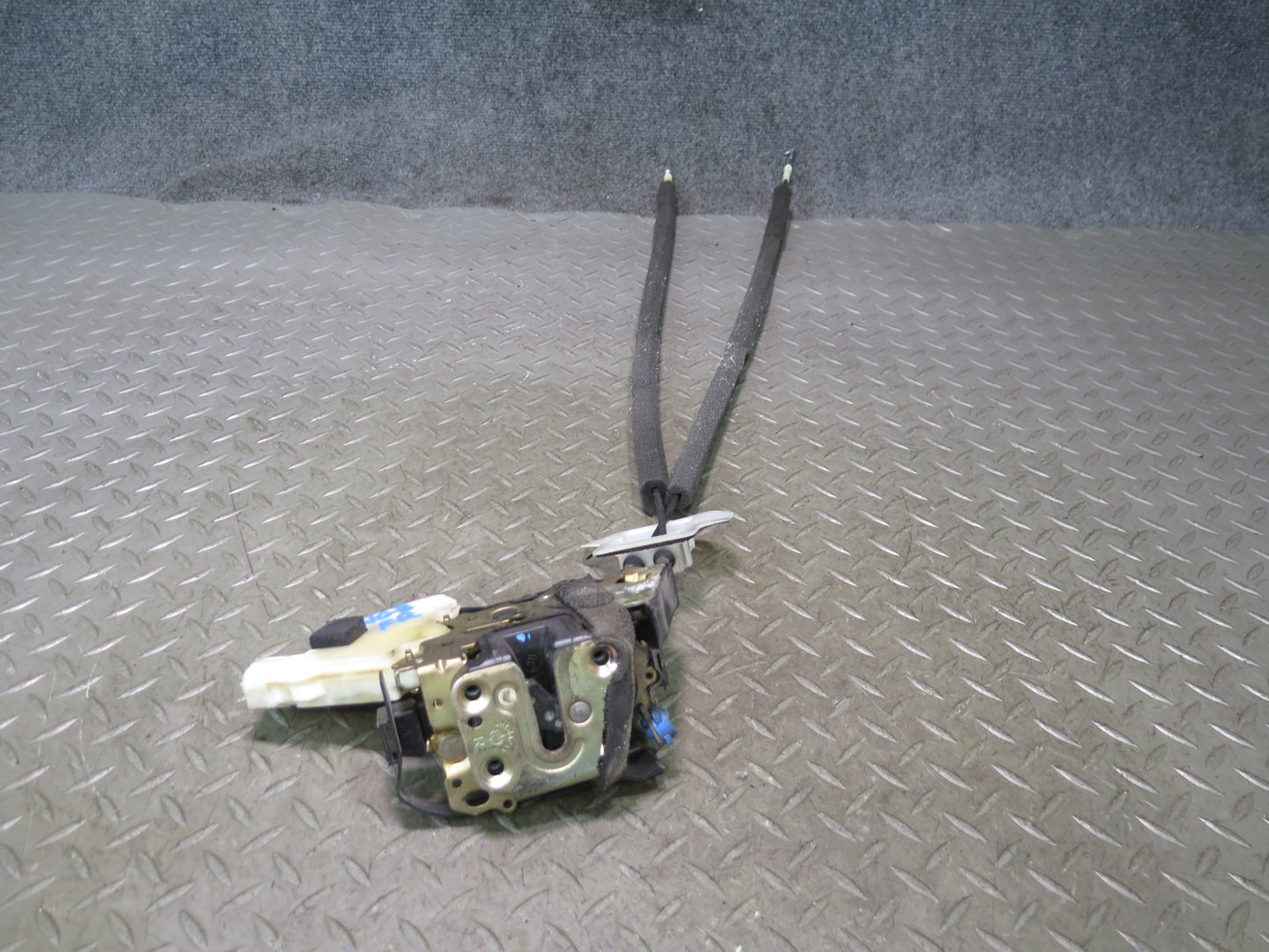 04-09 Nissan 350Z Z33 Convertible Right Door Lock Latch Actuator w Cable OEM