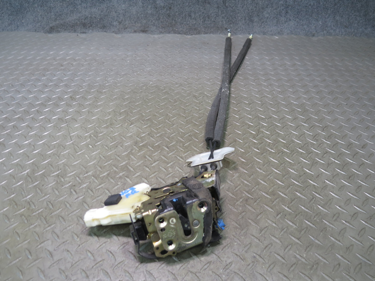 04-09 Nissan 350Z Z33 Convertible Right Door Lock Latch Actuator w Cable OEM