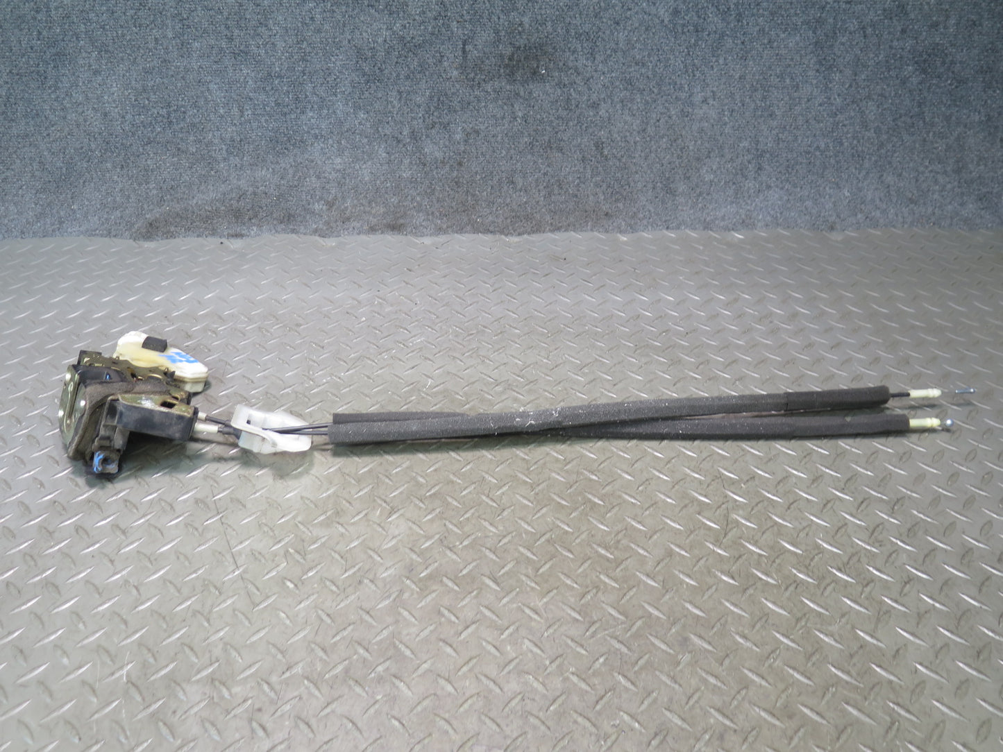 04-09 Nissan 350Z Z33 Convertible Right Door Lock Latch Actuator w Cable OEM