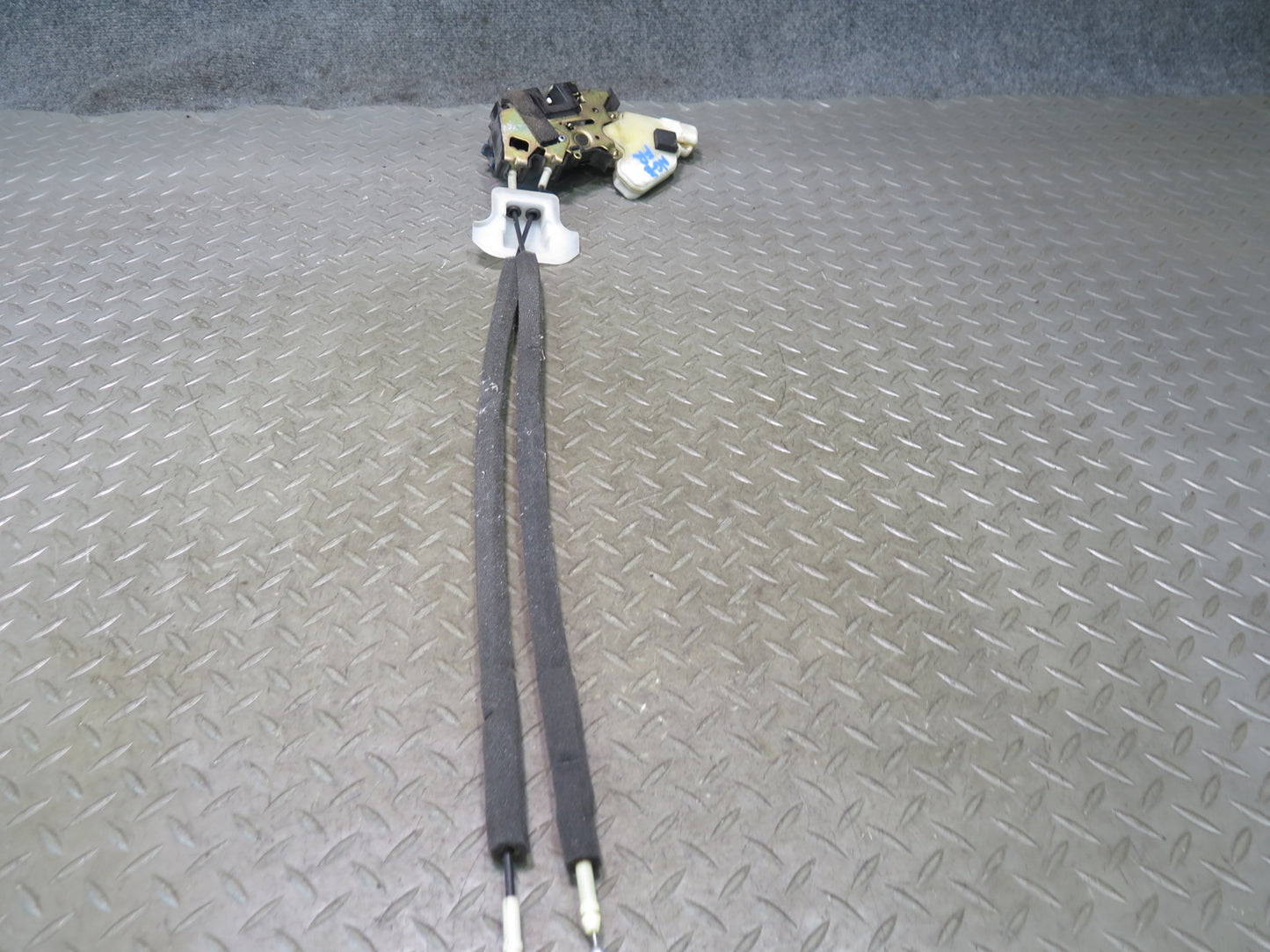 04-09 Nissan 350Z Z33 Convertible Right Door Lock Latch Actuator w Cable OEM
