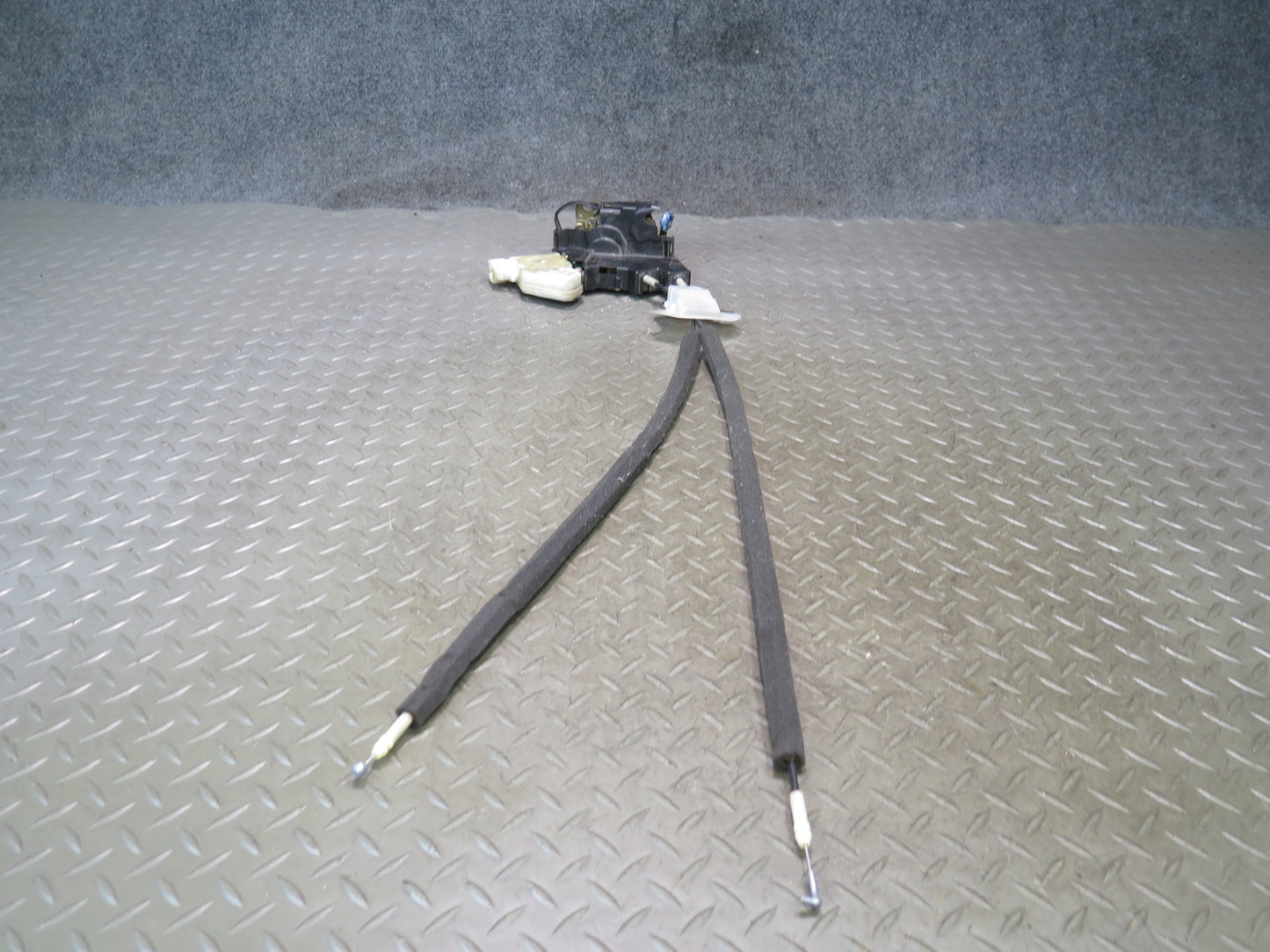 04-09 Nissan 350Z Z33 Convertible Right Door Lock Latch Actuator w Cable OEM