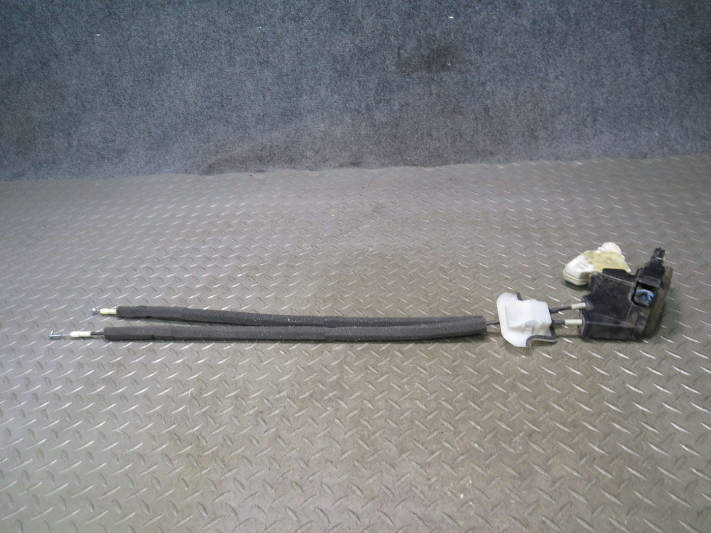 04-09 Nissan 350Z Z33 Convertible Right Door Lock Latch Actuator w Cable OEM