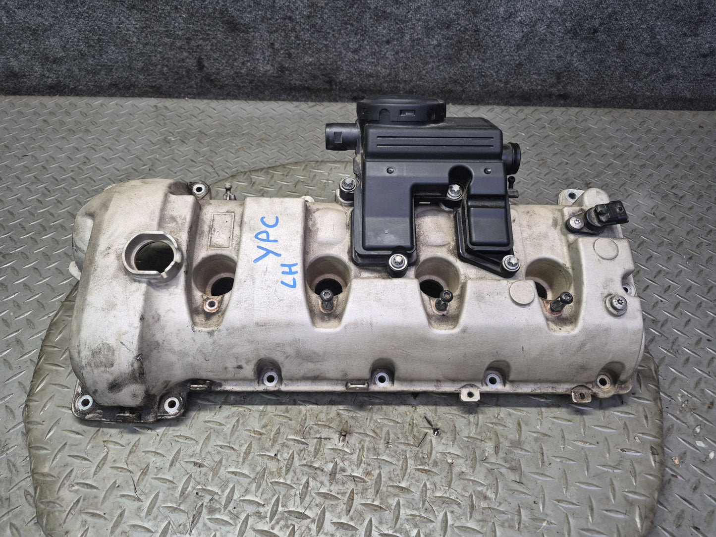 2011-2018 Porsche Cayenne 958 4.8L Engine Right Cylinder Head Valve Cover OEM