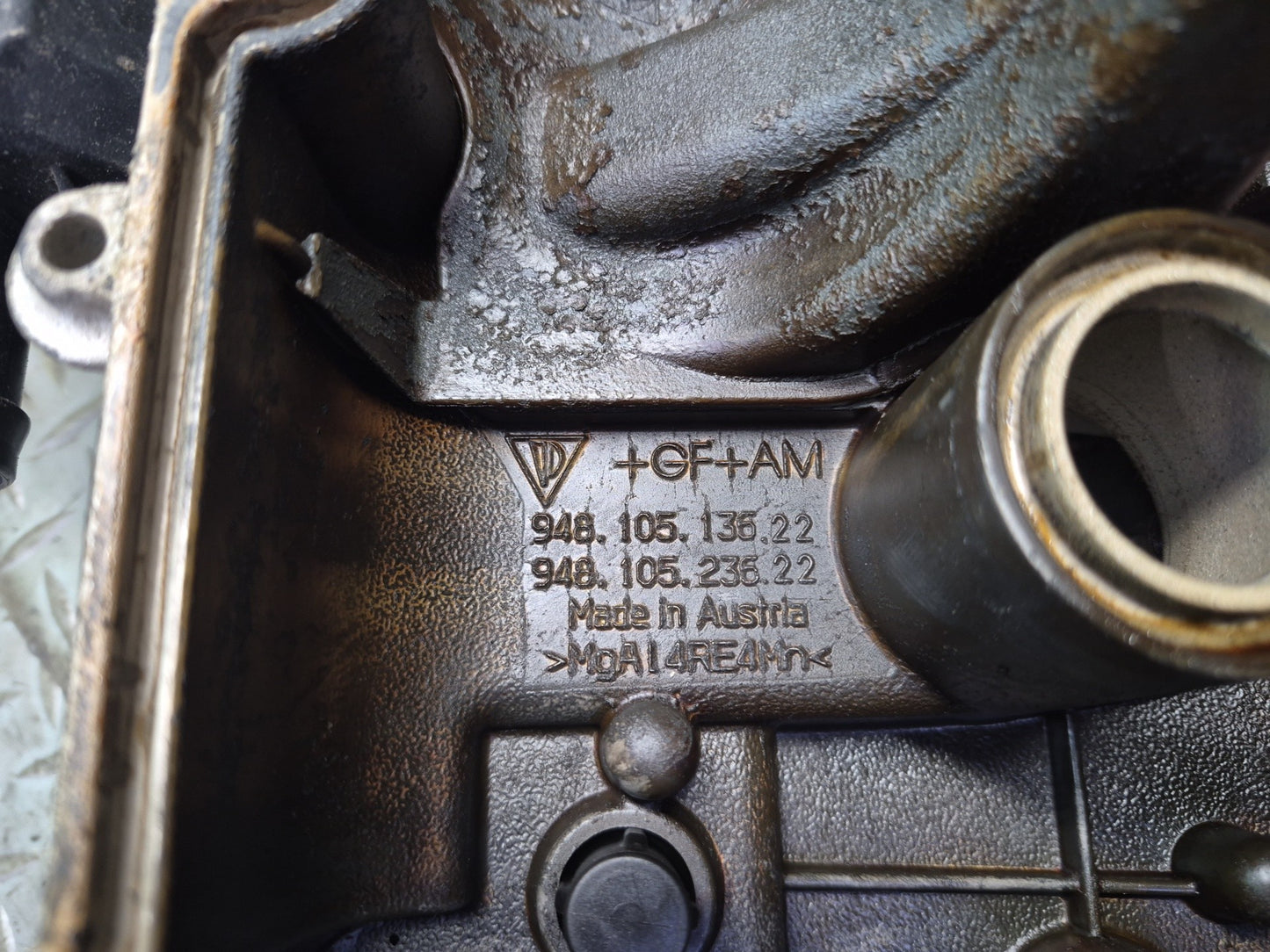 2011-2018 Porsche Cayenne 958 4.8L Engine Right Cylinder Head Valve Cover OEM