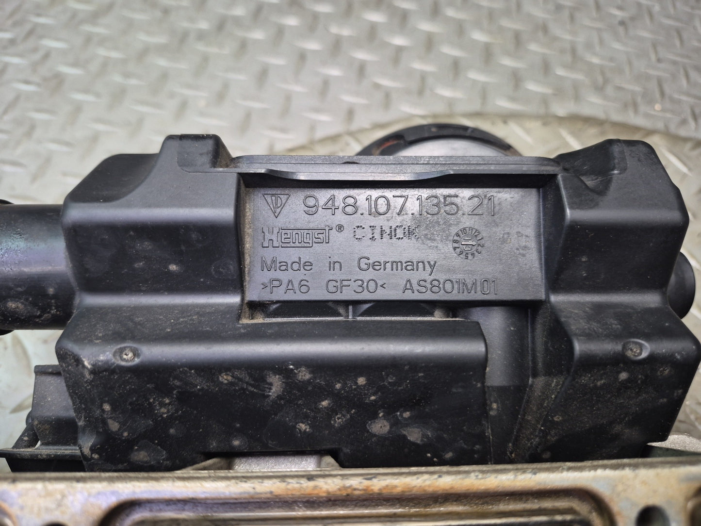 2011-2018 Porsche Cayenne 958 4.8L Engine Right Cylinder Head Valve Cover OEM