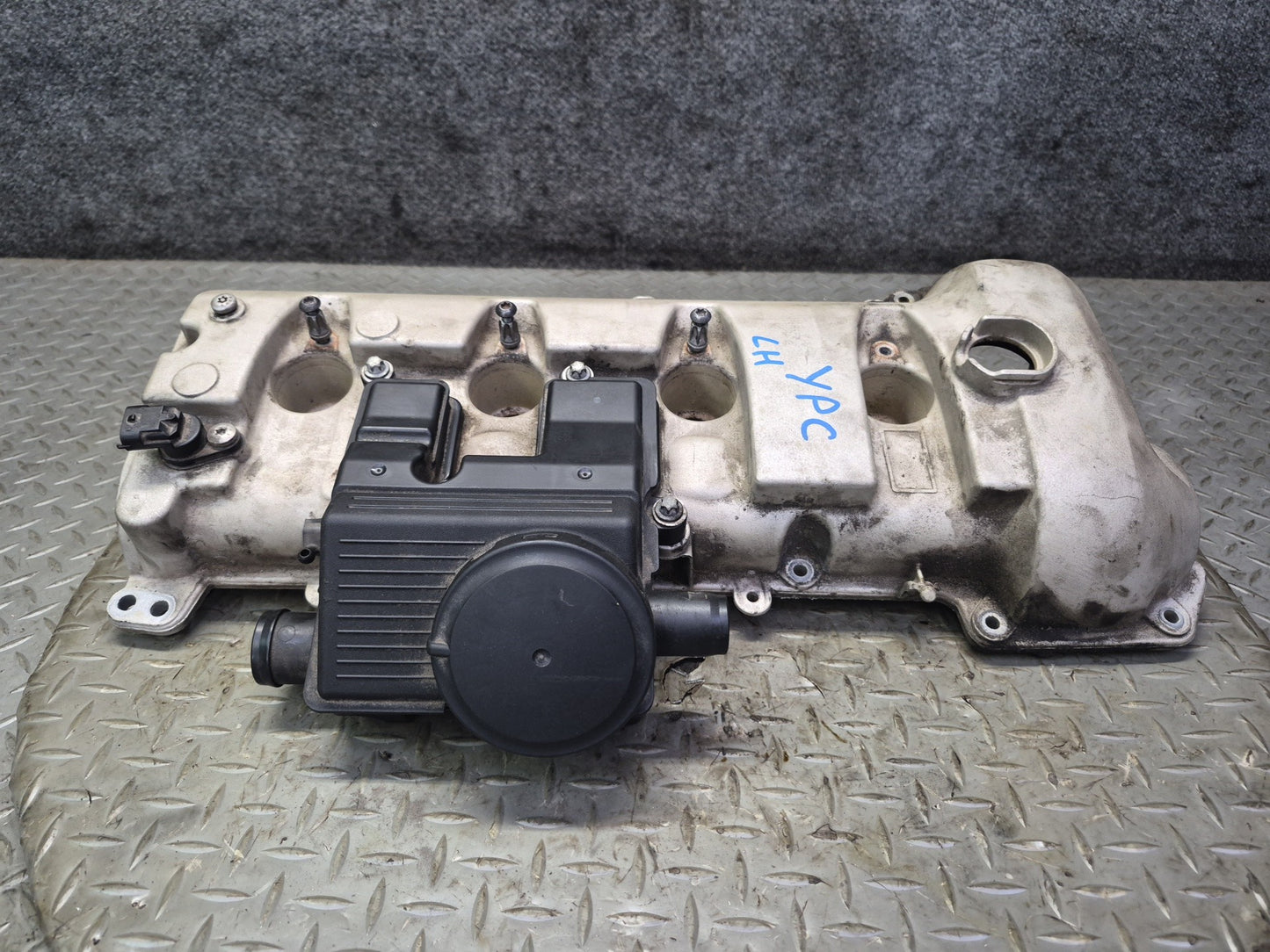 2011-2018 Porsche Cayenne 958 4.8L Engine Right Cylinder Head Valve Cover OEM