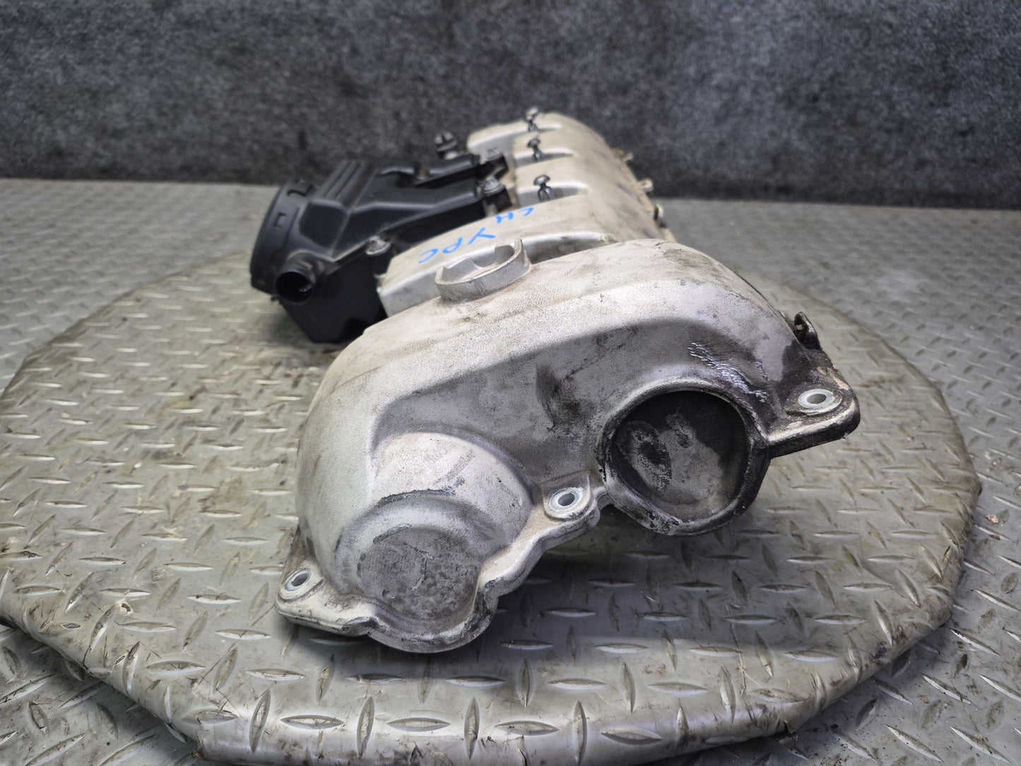 2011-2018 Porsche Cayenne 958 4.8L Engine Right Cylinder Head Valve Cover OEM