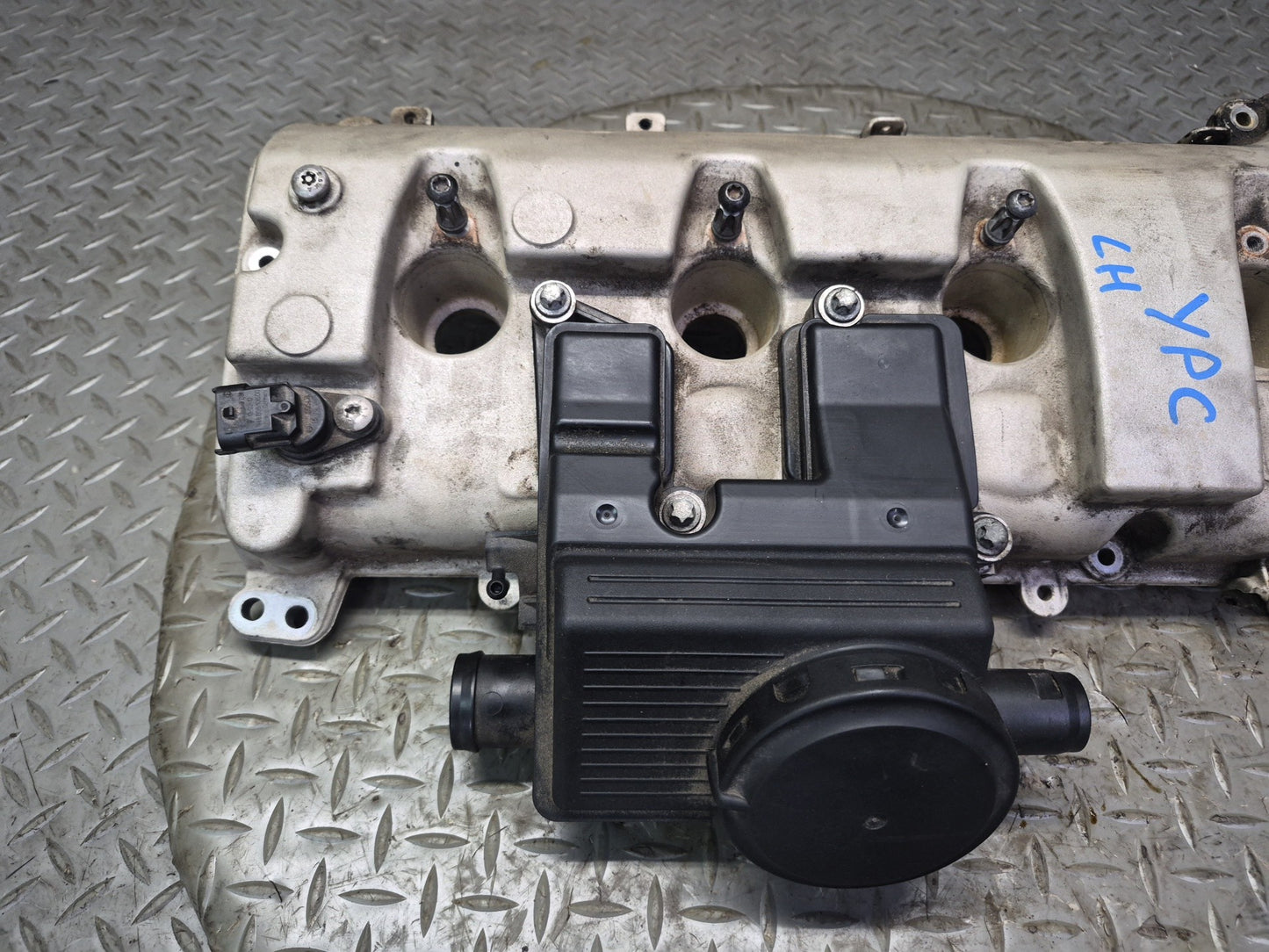 2011-2018 Porsche Cayenne 958 4.8L Engine Right Cylinder Head Valve Cover OEM