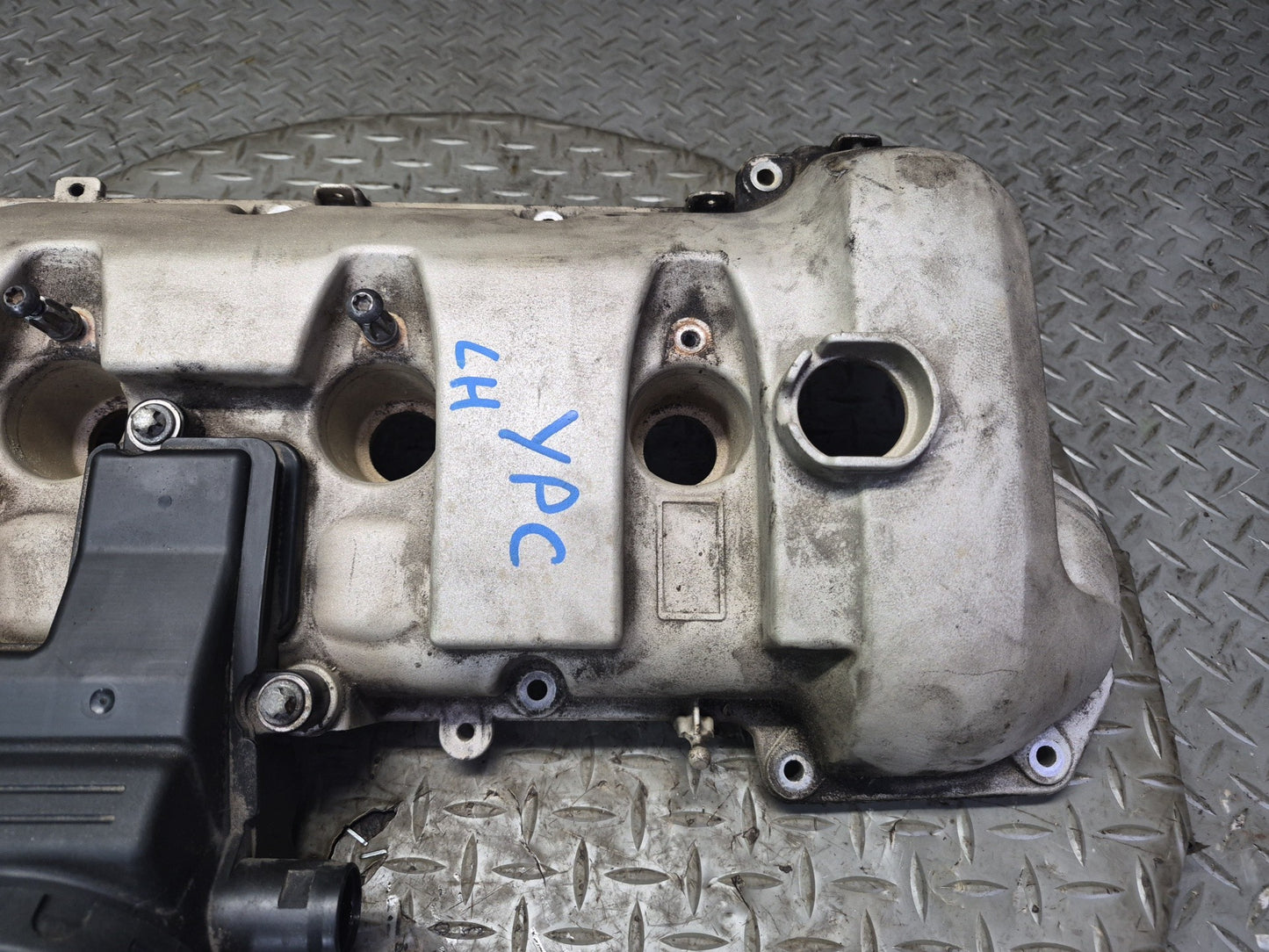 2011-2018 Porsche Cayenne 958 4.8L Engine Right Cylinder Head Valve Cover OEM