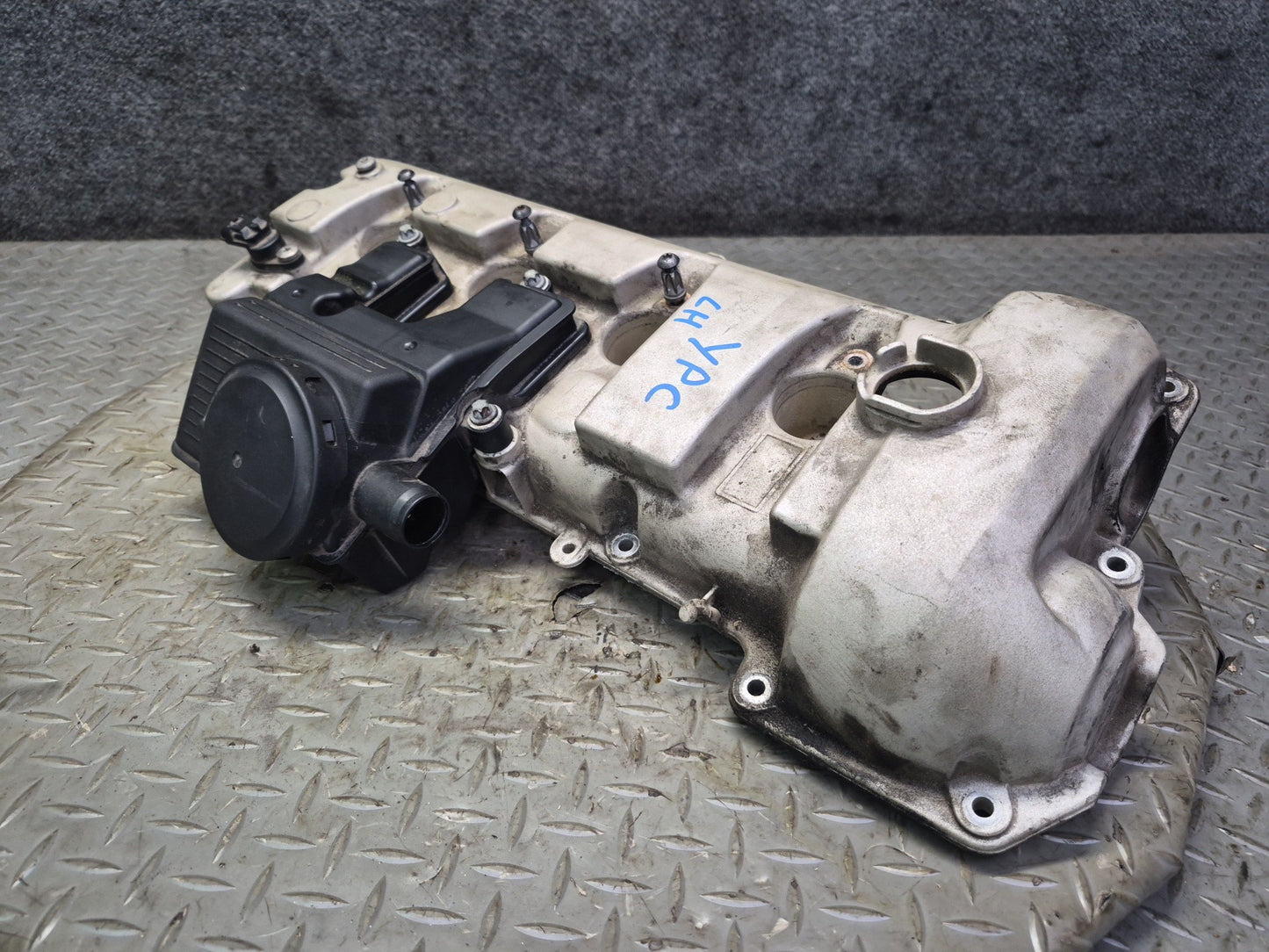 2011-2018 Porsche Cayenne 958 4.8L Engine Right Cylinder Head Valve Cover OEM