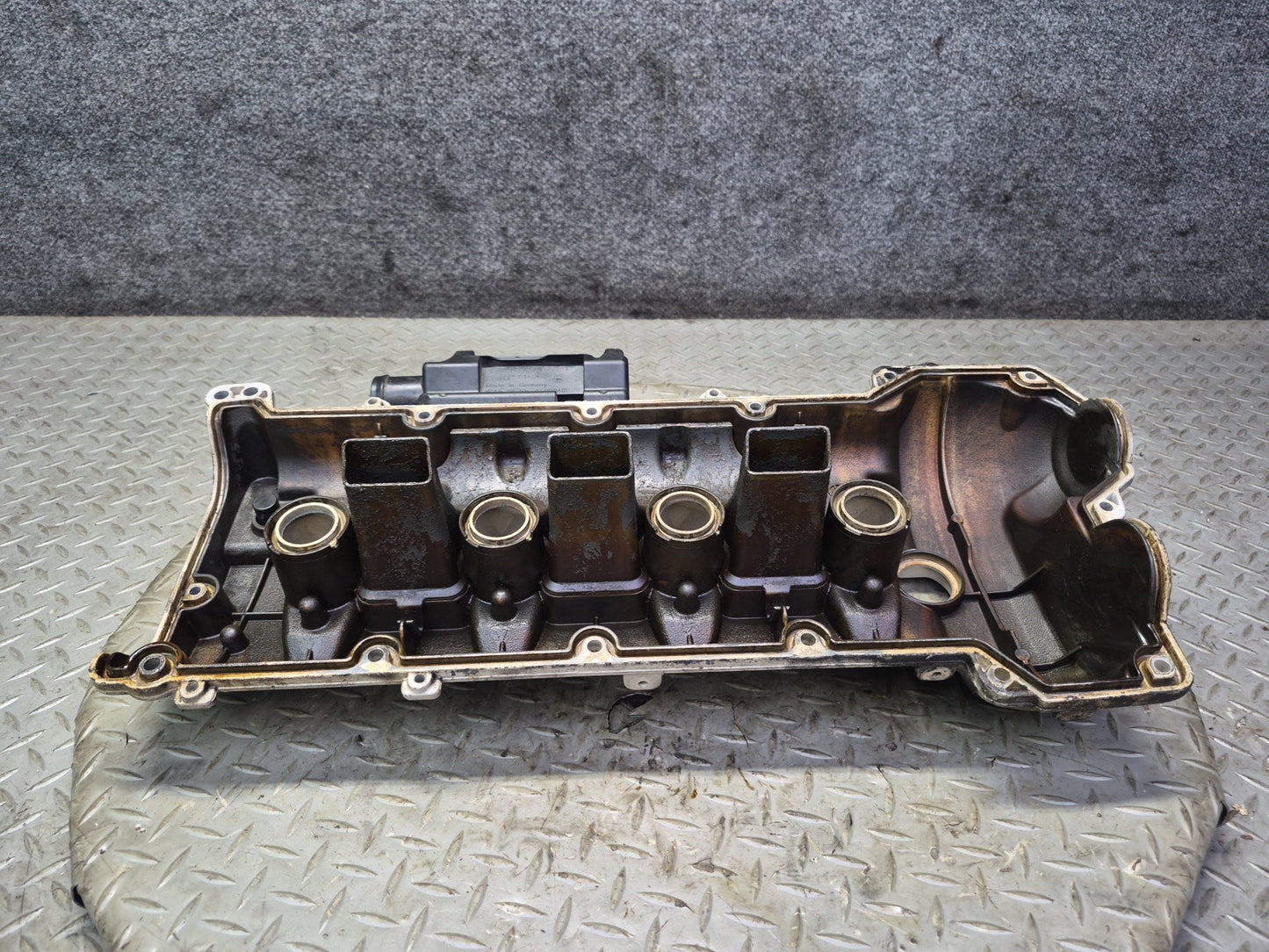 2011-2018 Porsche Cayenne 958 4.8L Engine Right Cylinder Head Valve Cover OEM