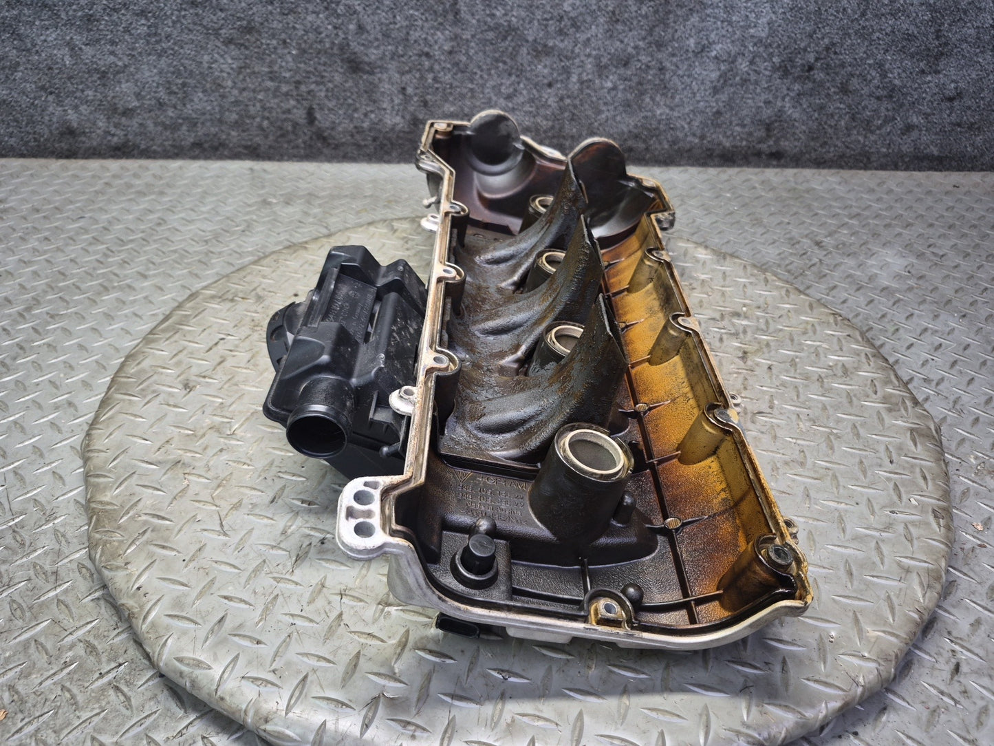 2011-2018 Porsche Cayenne 958 4.8L Engine Right Cylinder Head Valve Cover OEM