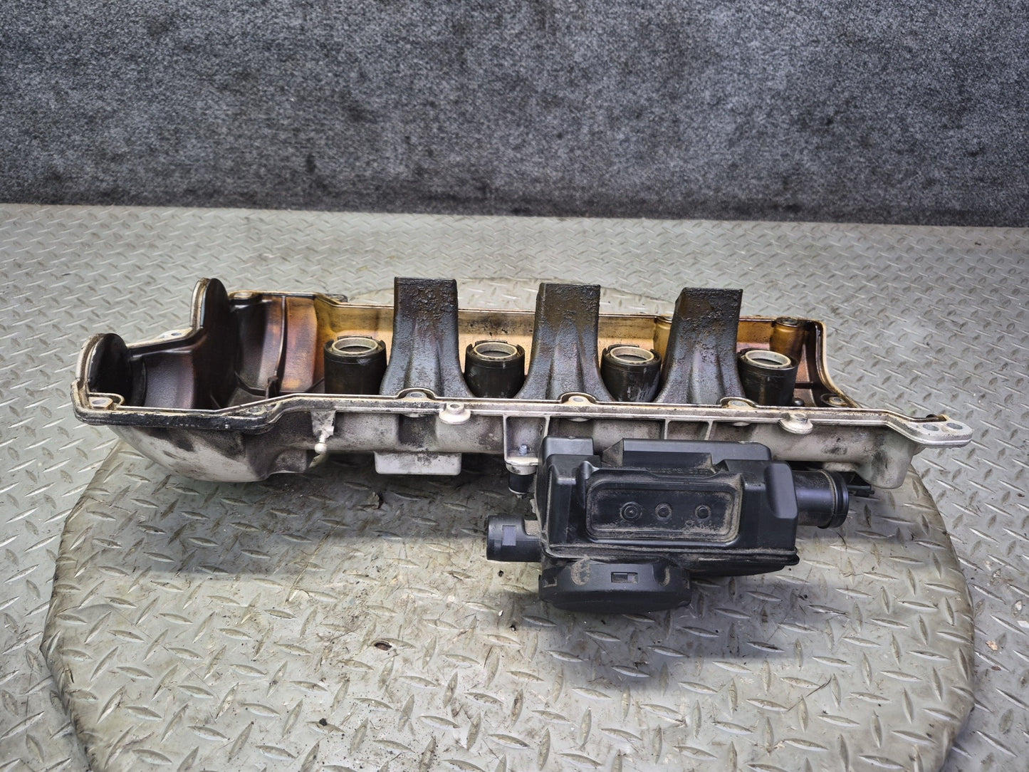 2011-2018 Porsche Cayenne 958 4.8L Engine Right Cylinder Head Valve Cover OEM