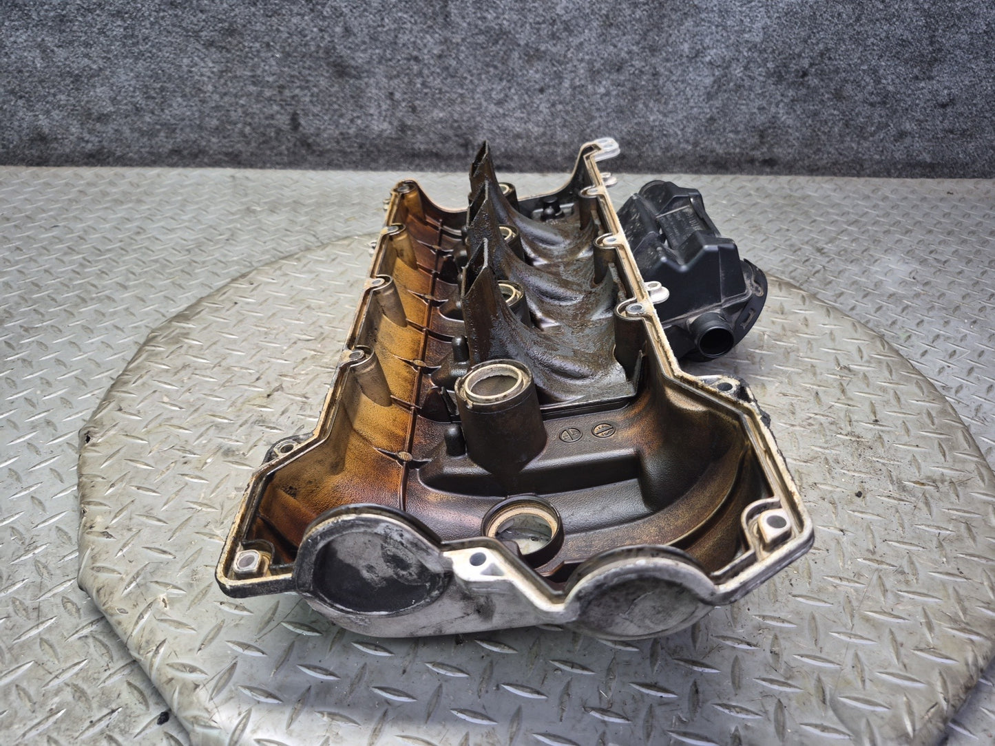 2011-2018 Porsche Cayenne 958 4.8L Engine Right Cylinder Head Valve Cover OEM