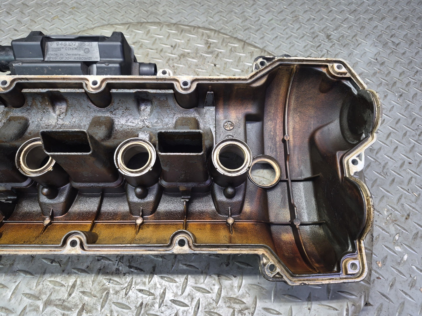 2011-2018 Porsche Cayenne 958 4.8L Engine Right Cylinder Head Valve Cover OEM
