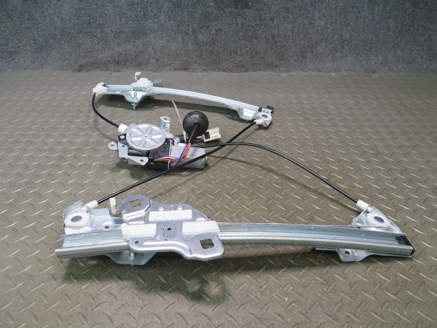 04-09 Nissan Z33 350Z Convertible Left Door Window Regulator w Motor OEM