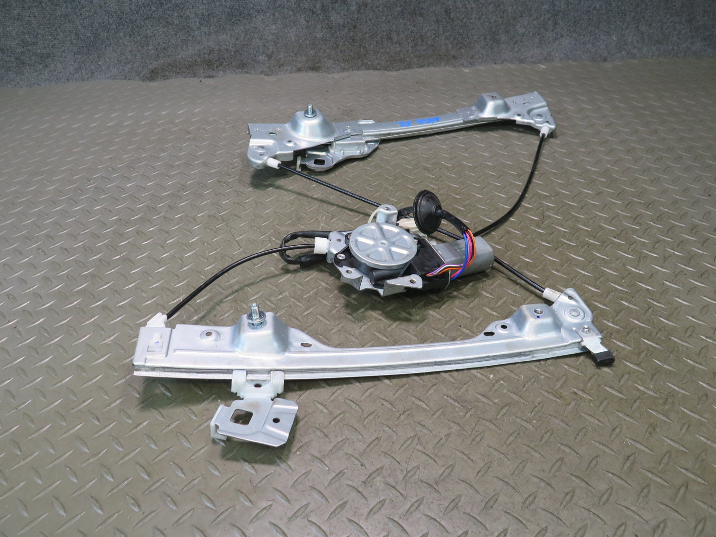 04-09 Nissan Z33 350Z Convertible Left Door Window Regulator w Motor OEM