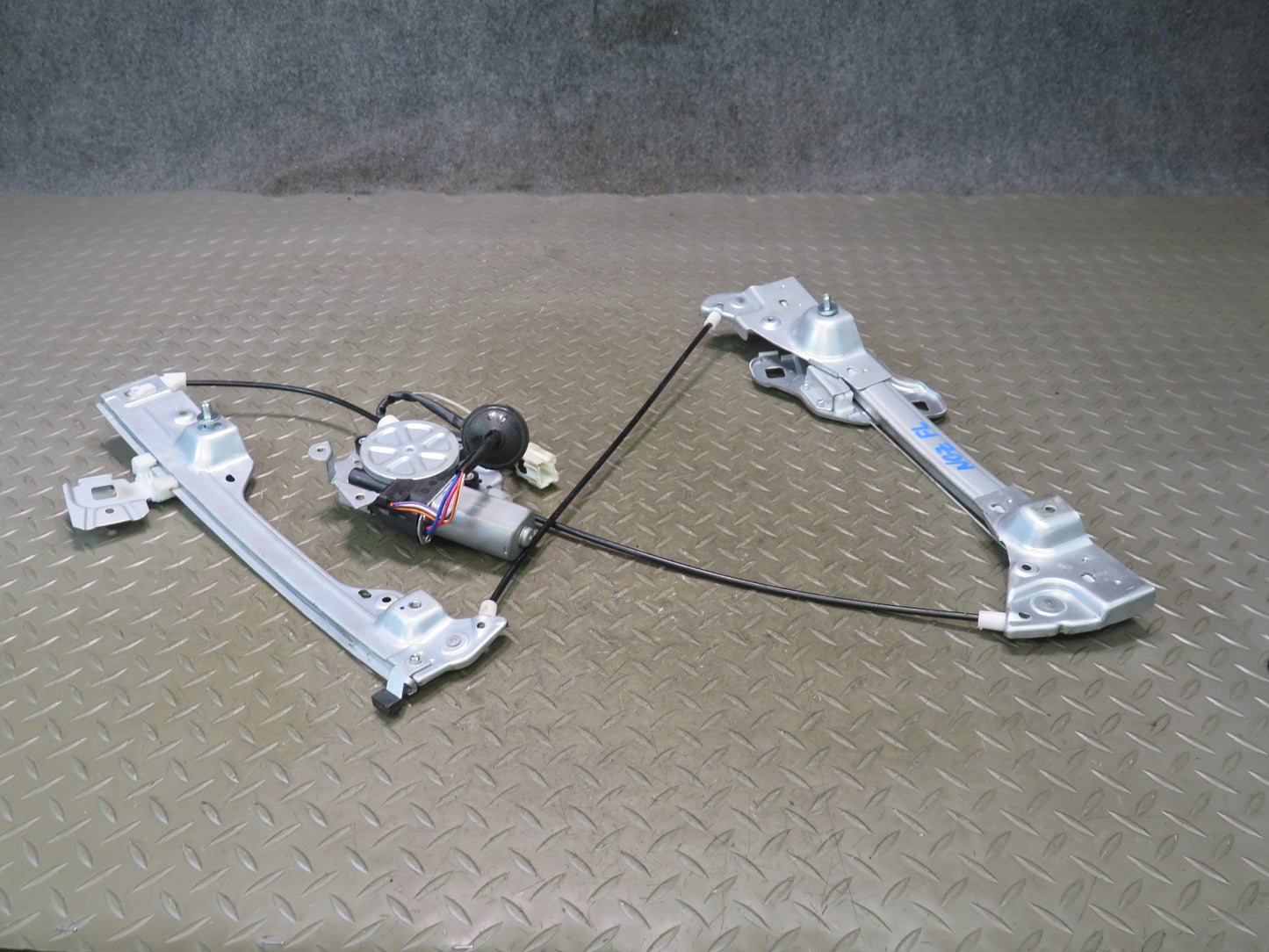 04-09 Nissan Z33 350Z Convertible Left Door Window Regulator w Motor OEM