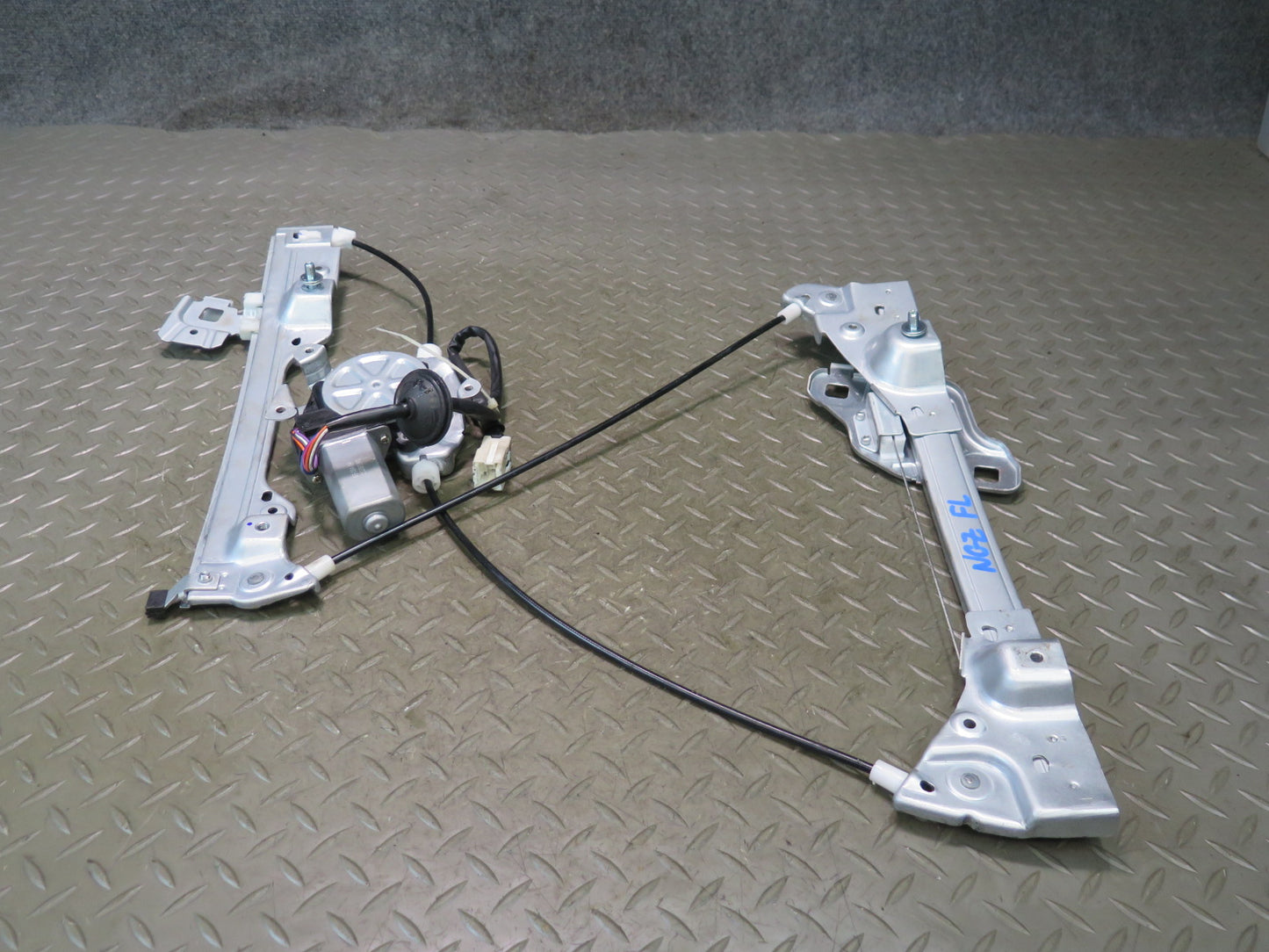 04-09 Nissan Z33 350Z Convertible Left Door Window Regulator w Motor OEM