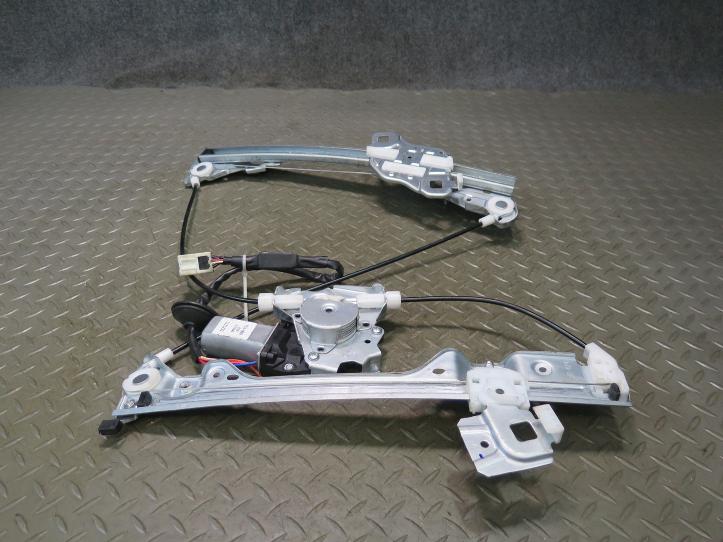 04-09 Nissan Z33 350Z Convertible Left Door Window Regulator w Motor OEM