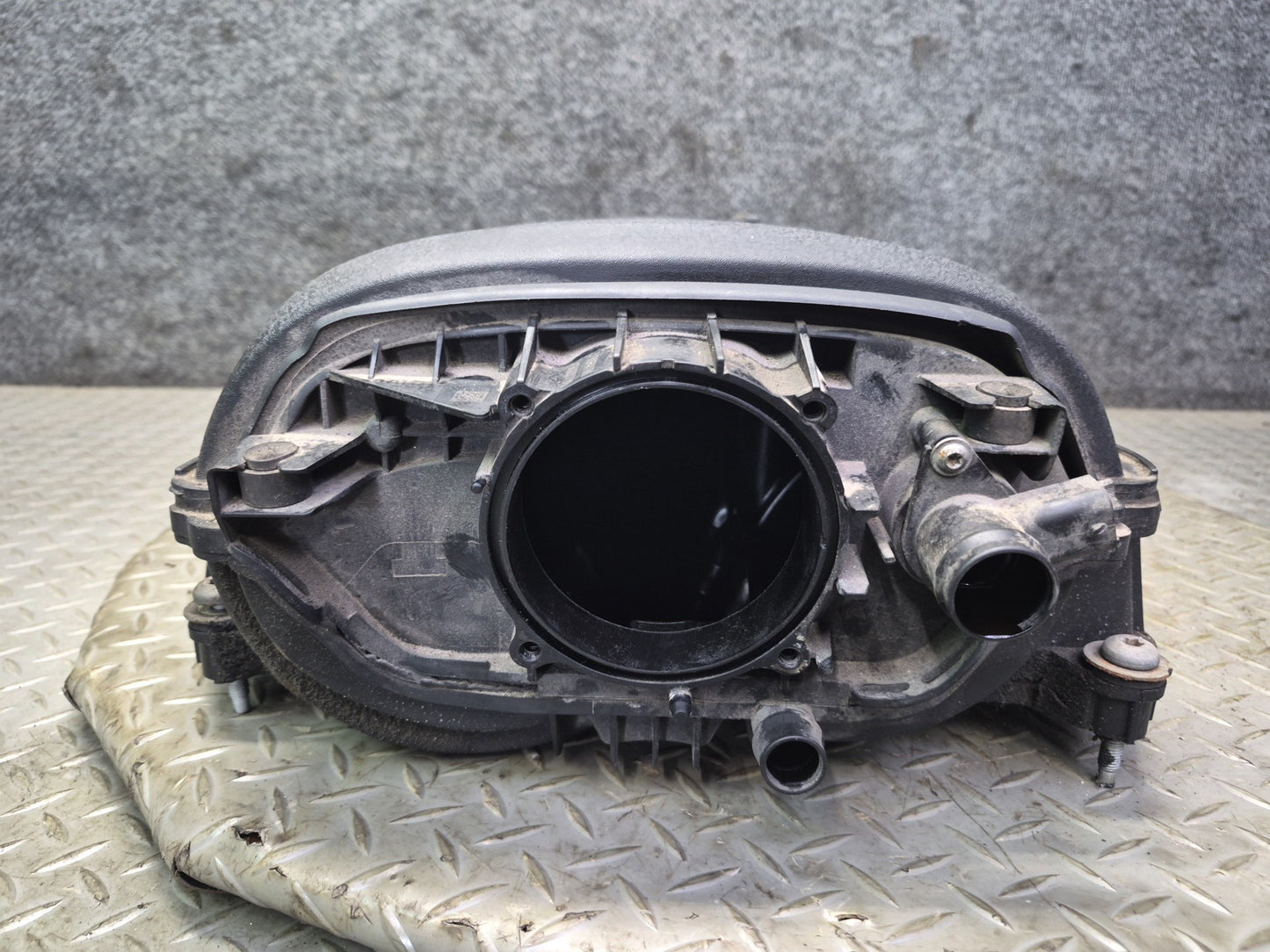 2011-2014 Porsche Cayenne 958 4.8L NON Turbo Engine Intake Manifold