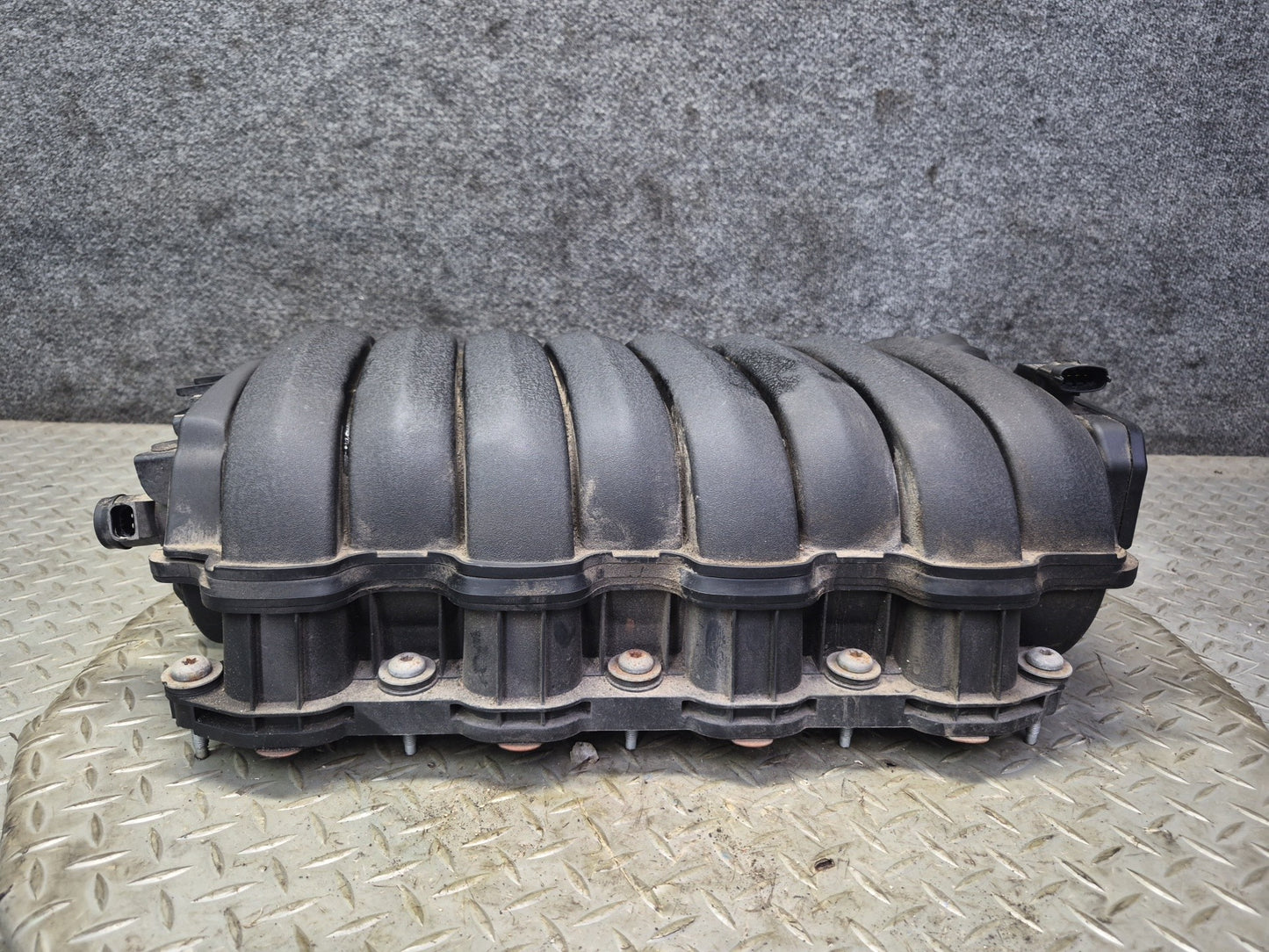 2011-2014 Porsche Cayenne 958 4.8L NON Turbo Engine Intake Manifold