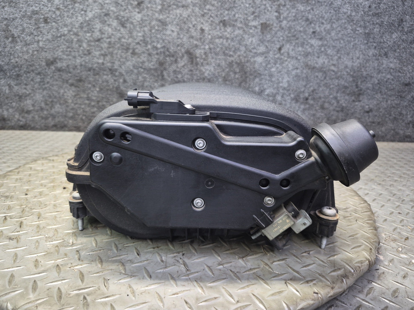 2011-2014 Porsche Cayenne 958 4.8L NON Turbo Engine Intake Manifold
