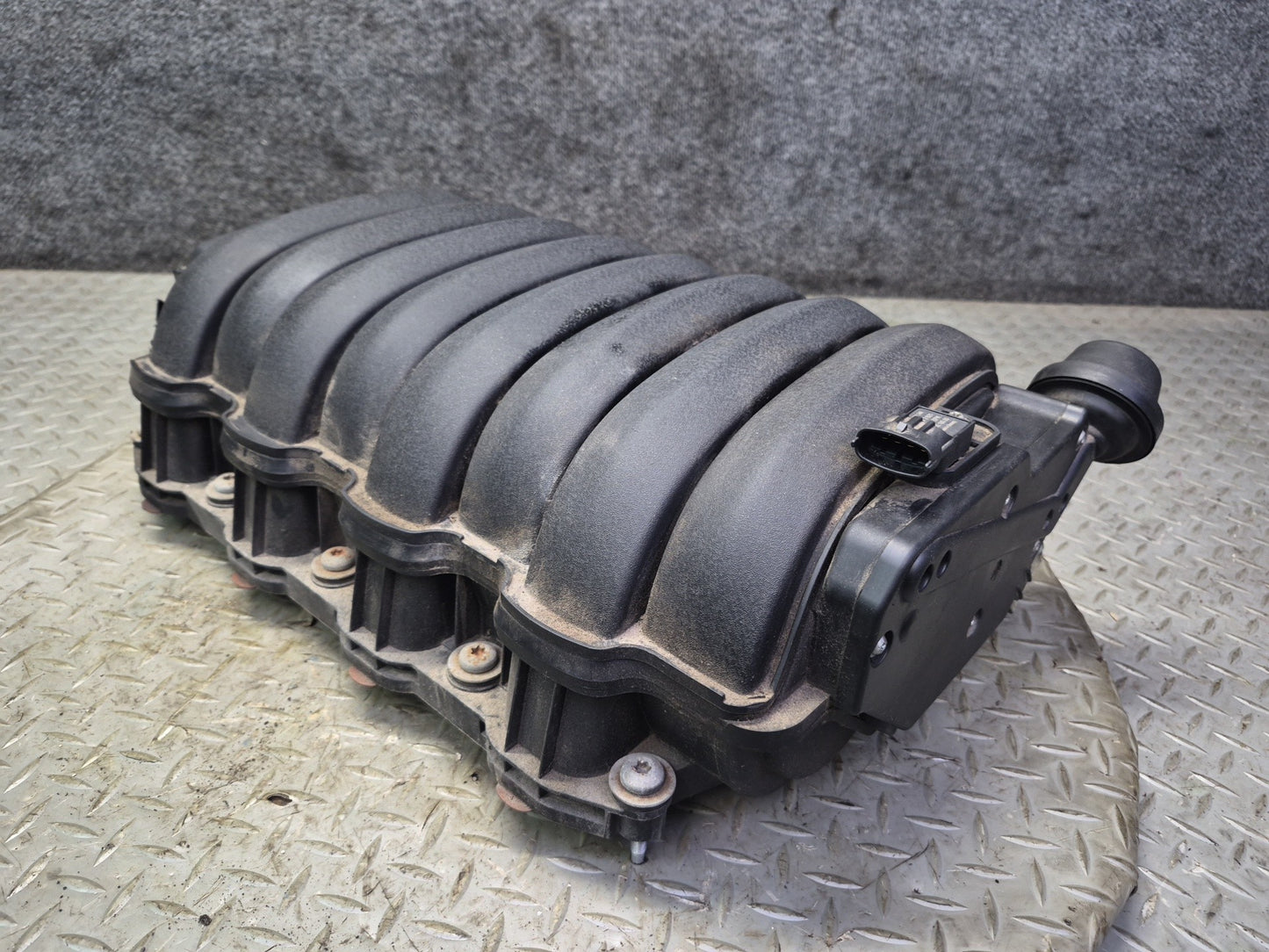 2011-2014 Porsche Cayenne 958 4.8L NON Turbo Engine Intake Manifold