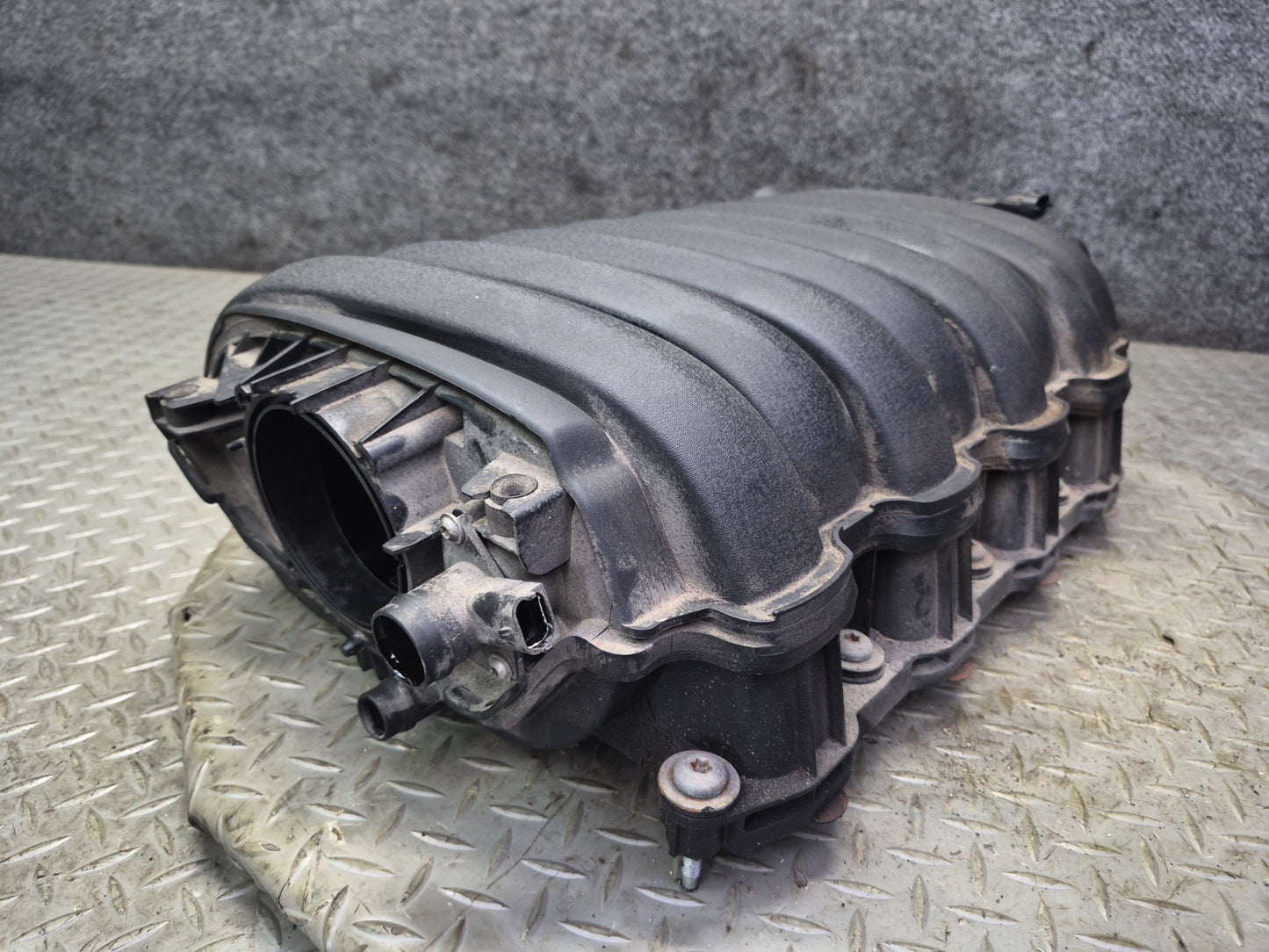2011-2014 Porsche Cayenne 958 4.8L NON Turbo Engine Intake Manifold