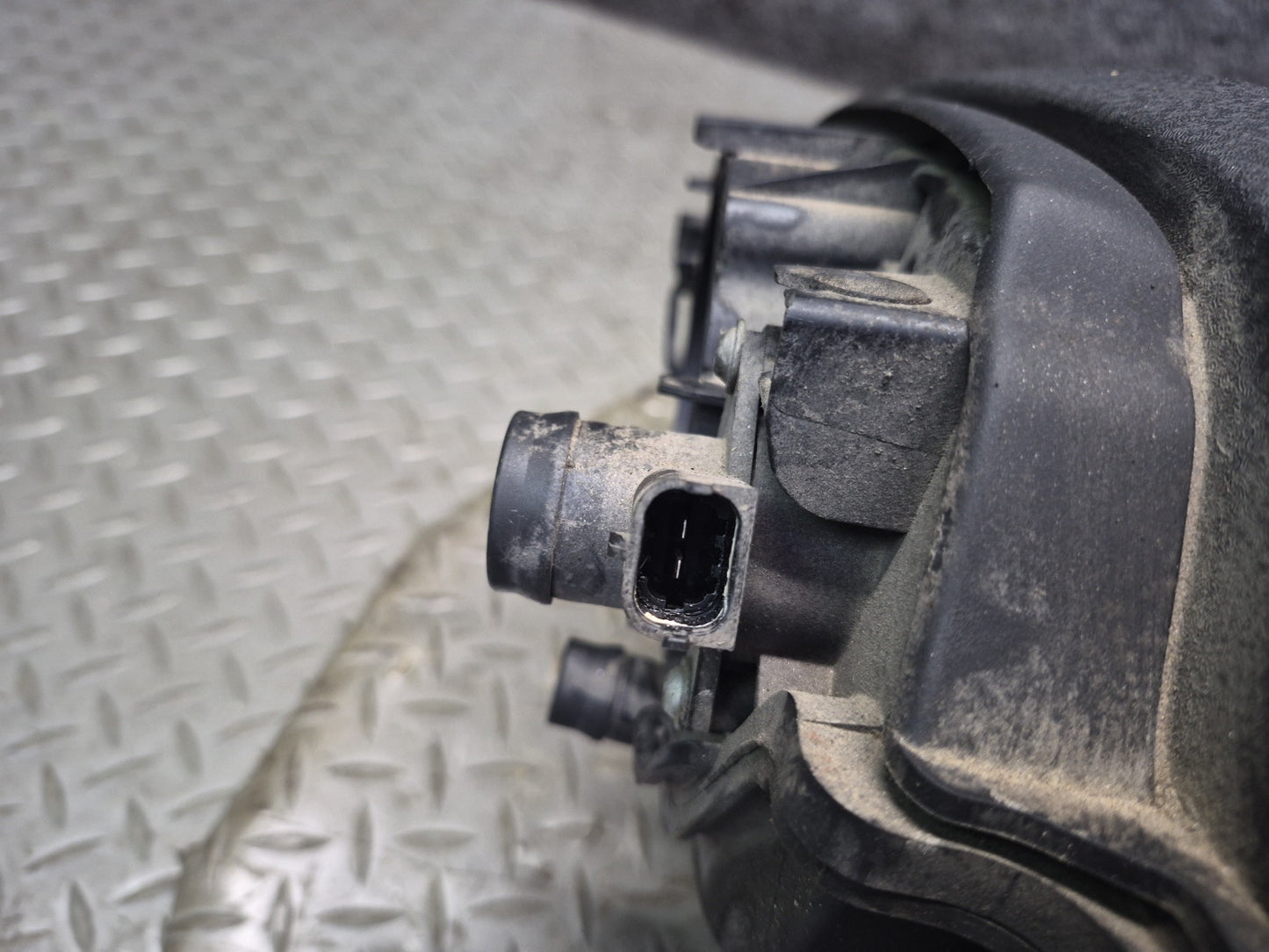 2011-2014 Porsche Cayenne 958 4.8L NON Turbo Engine Intake Manifold