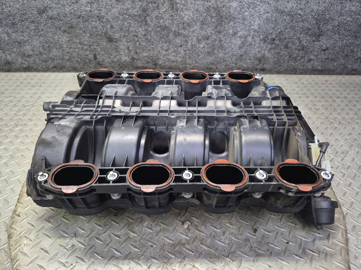 2011-2014 Porsche Cayenne 958 4.8L NON Turbo Engine Intake Manifold