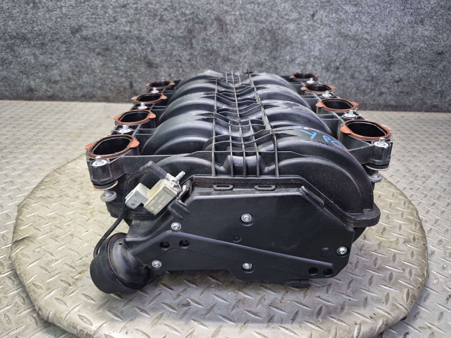 2011-2014 Porsche Cayenne 958 4.8L NON Turbo Engine Intake Manifold