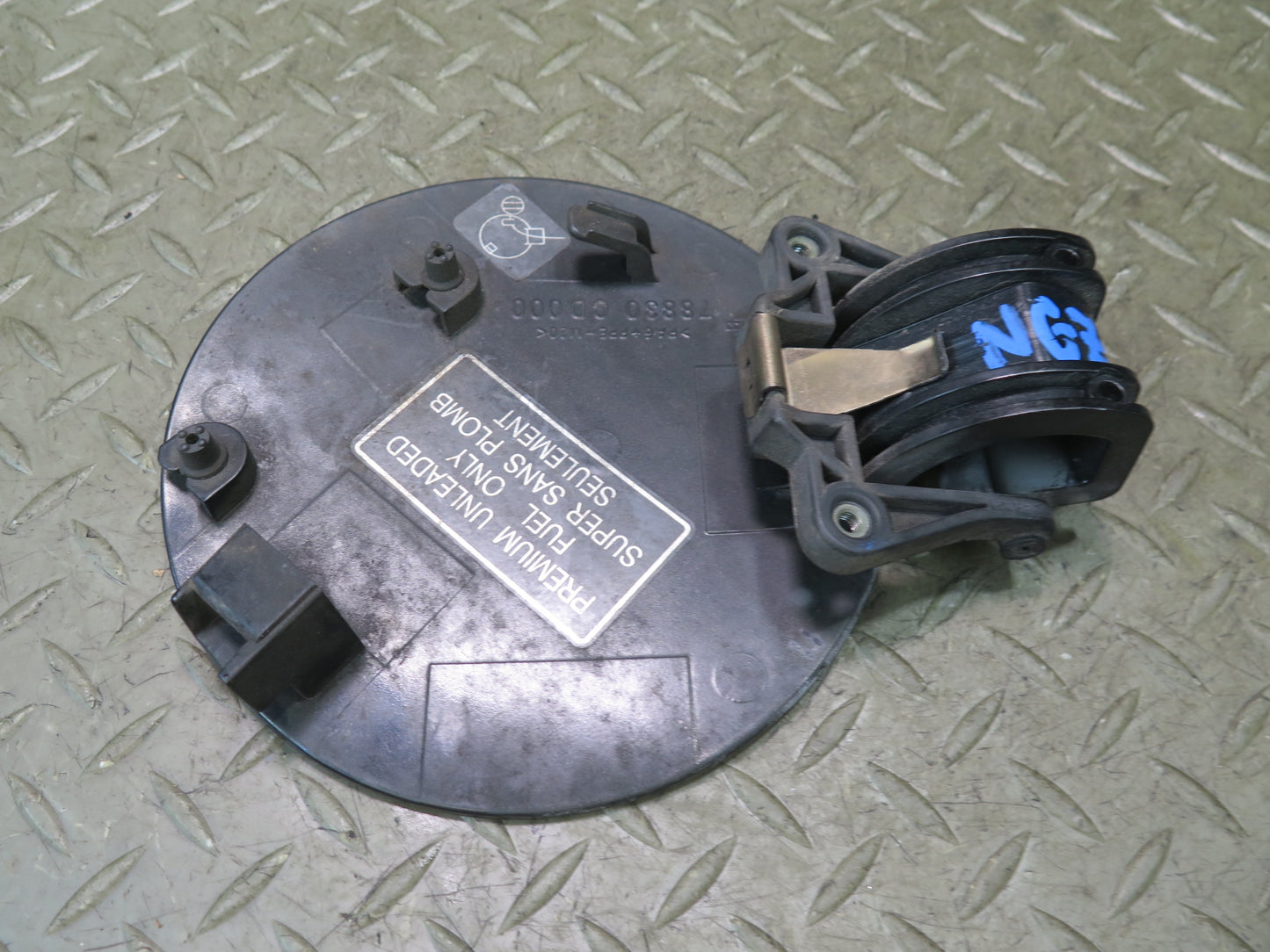 04-09 Nissan Z33 350Z Convertible Fuel Tank Filler Door Lid Cover w Cap Set OEM