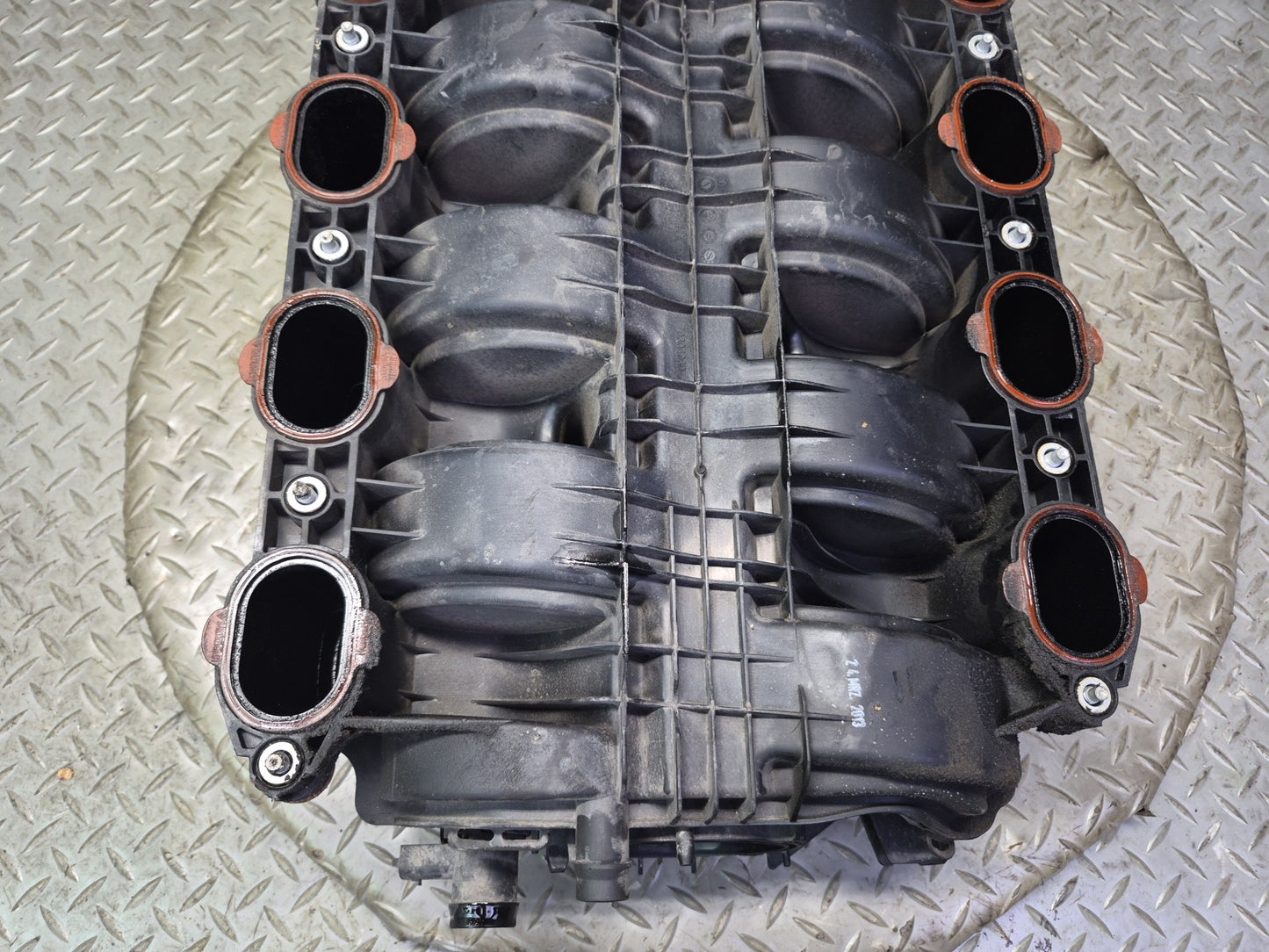 2011-2014 Porsche Cayenne 958 4.8L NON Turbo Engine Intake Manifold