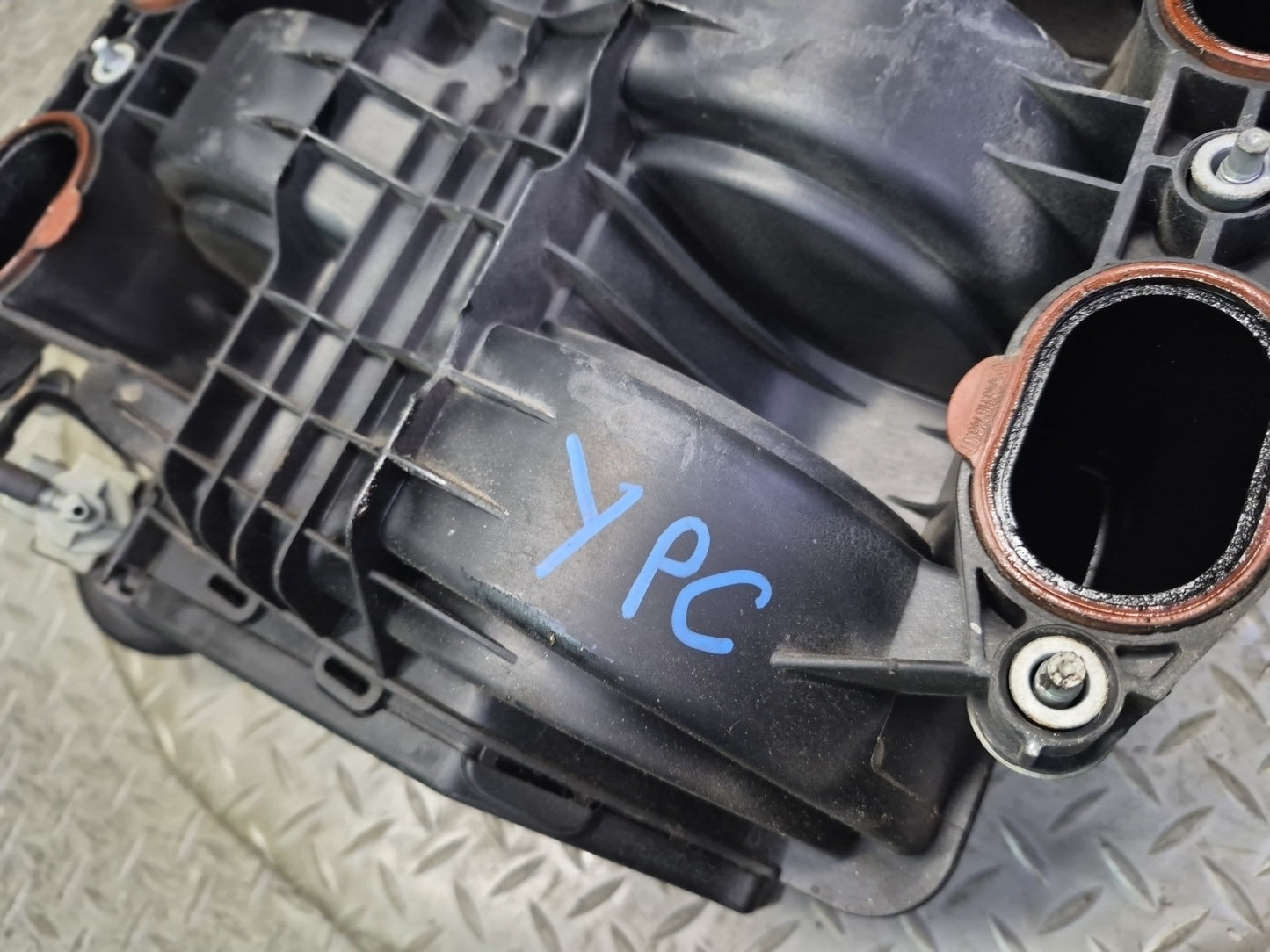 2011-2014 Porsche Cayenne 958 4.8L NON Turbo Engine Intake Manifold