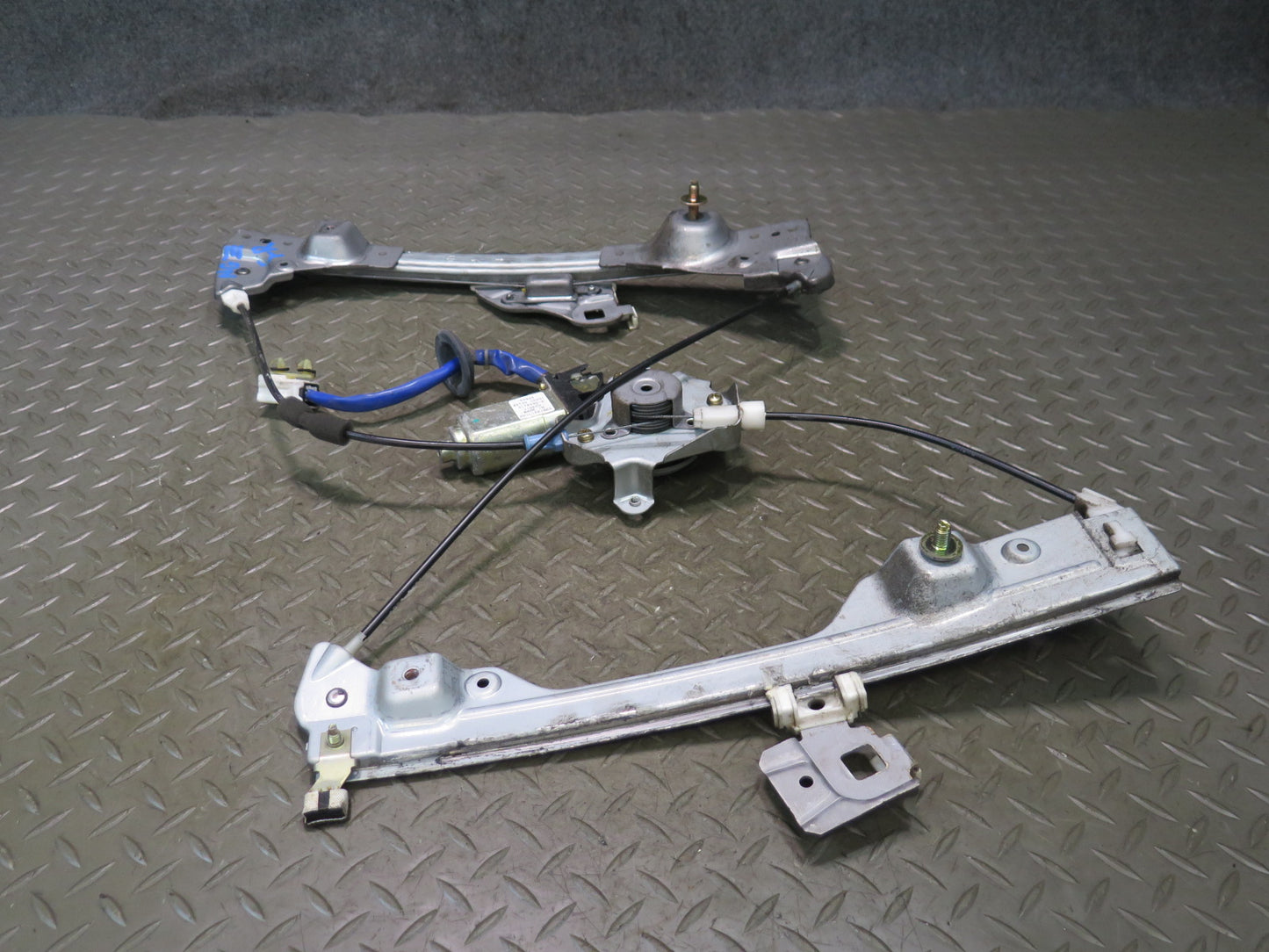 04-09 Nissan 350Z Z33 Convertible Right Pass Door Window Regulator w Motor OEM