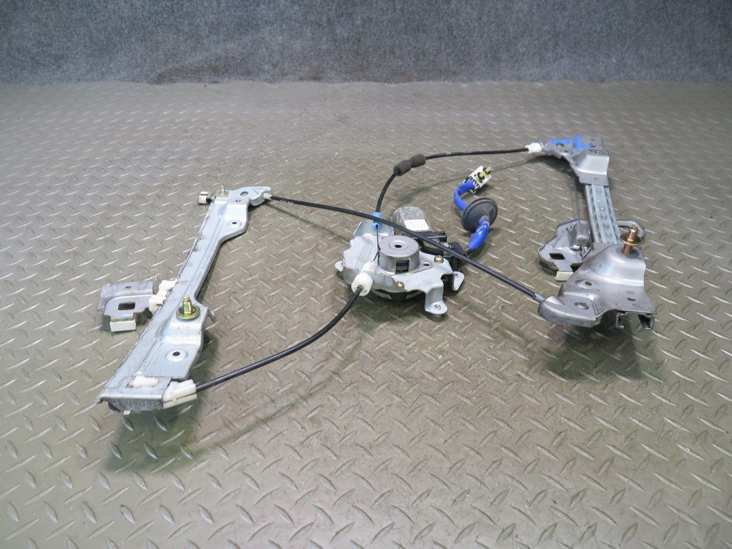 04-09 Nissan 350Z Z33 Convertible Right Pass Door Window Regulator w Motor OEM