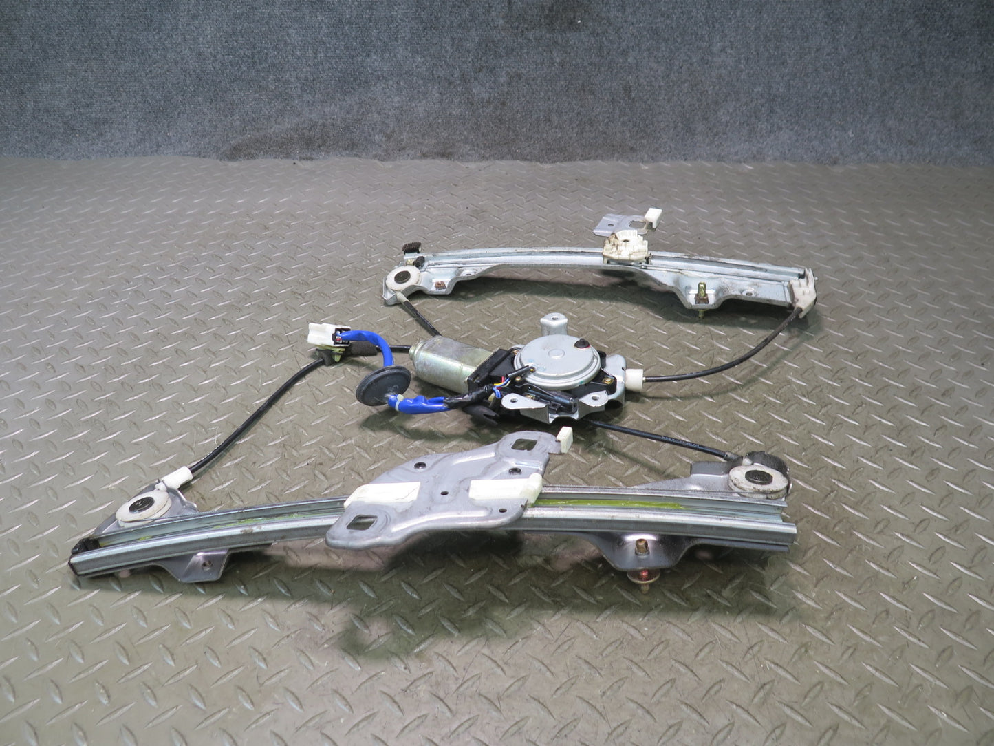 04-09 Nissan 350Z Z33 Convertible Right Pass Door Window Regulator w Motor OEM